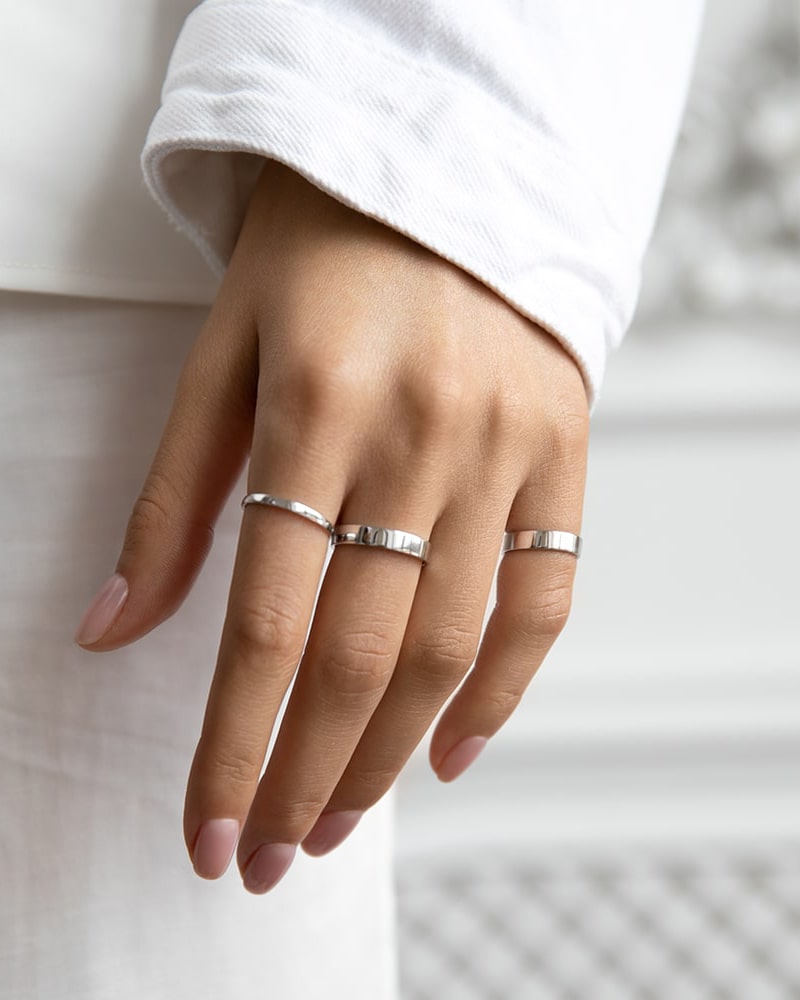 Кольца: Утолщенное кольцо Линия можно купить в ювелирном гардеробе MOMNT (Momentsilver), интернет-магазине украшений из серебра. Серебро 925, родий. Артикул 