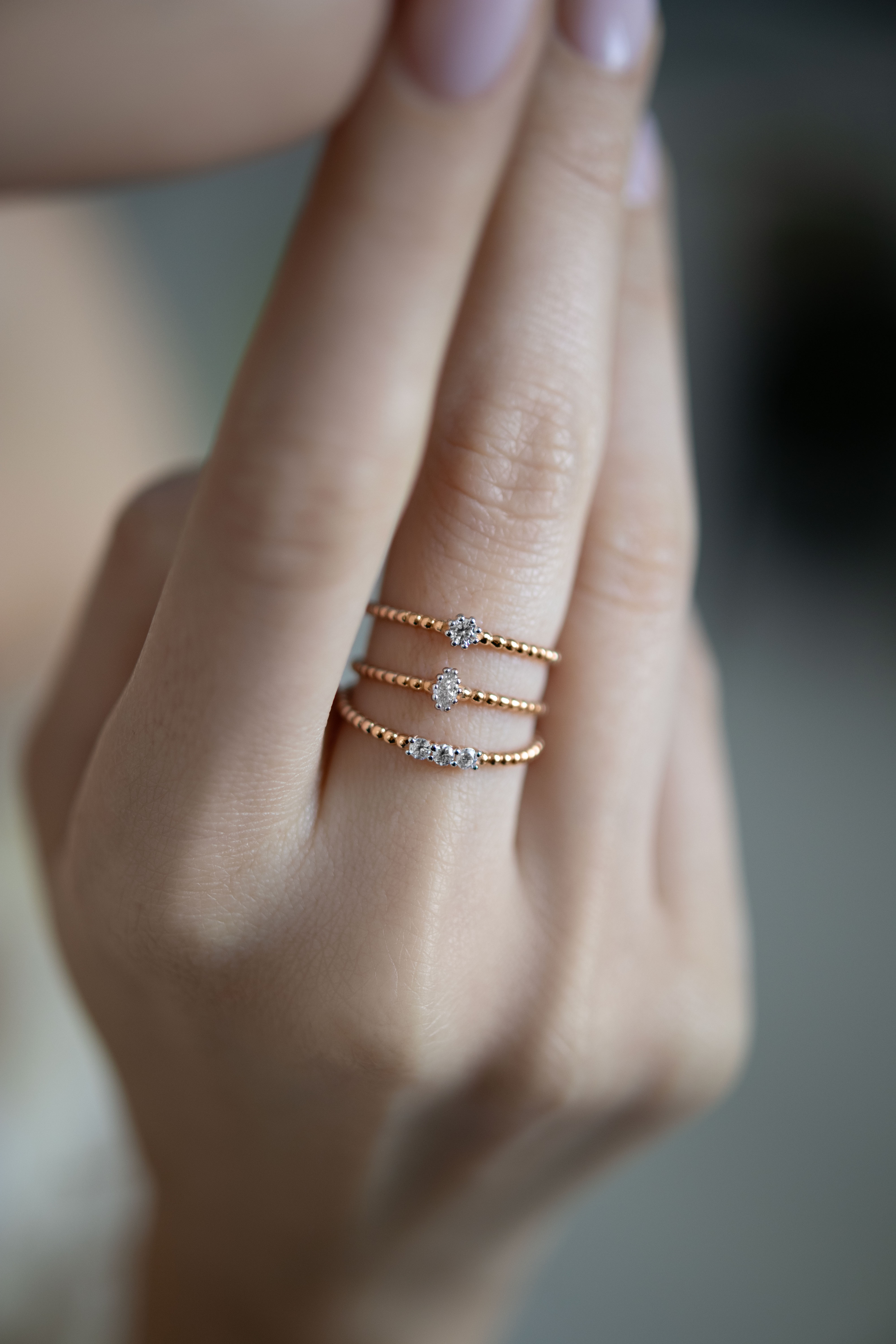 Кольца: Золотое кольцо Бабл с фианитом можно купить в ювелирном гардеробе MOMNT (Momentsilver), интернет-магазине украшений из серебра. Золото 585, вставка: фианит. Артикул 