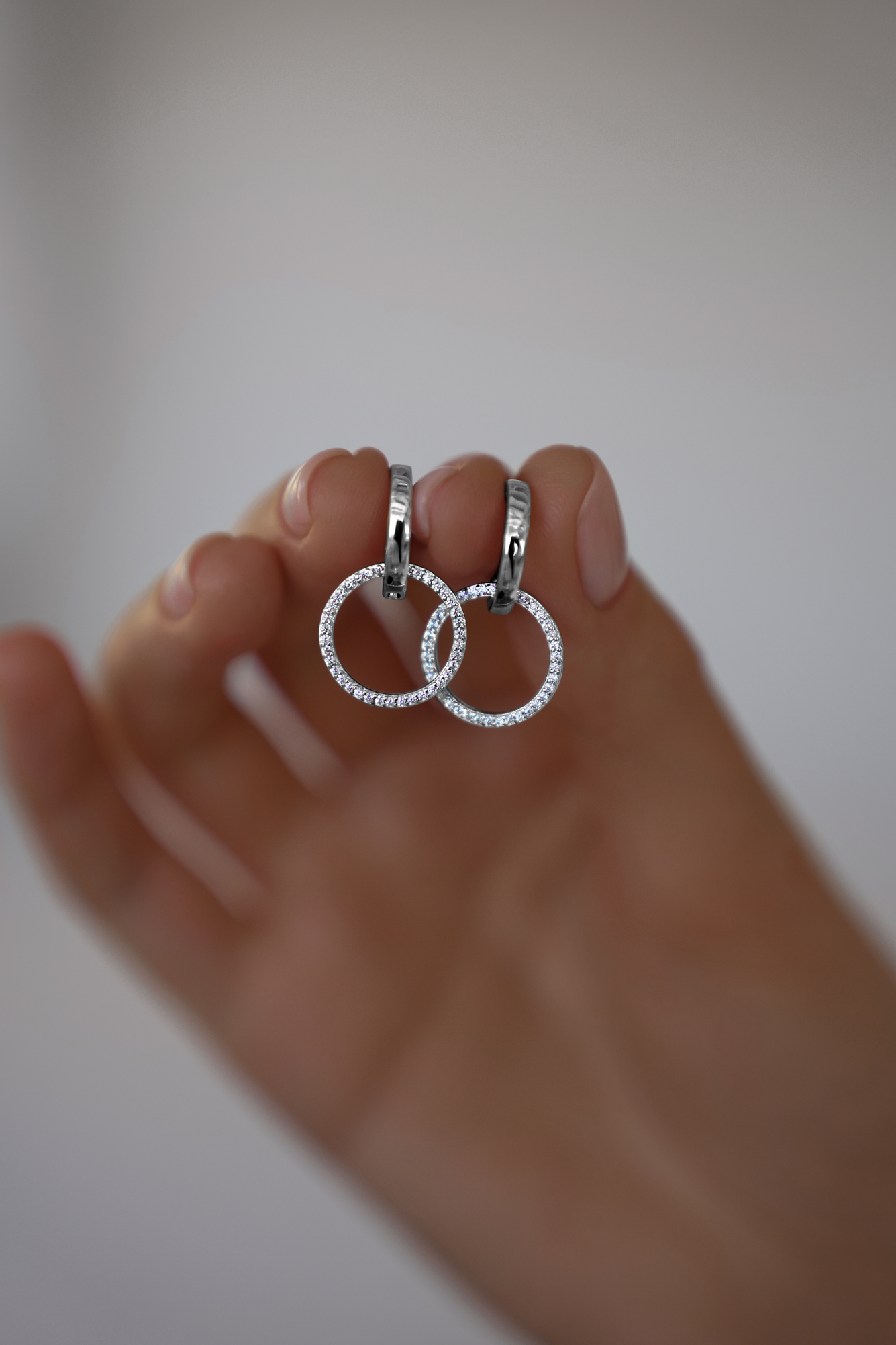 Серьги: Серьги-кольца Круги можно купить в ювелирном гардеробе MOMNT (Momentsilver), интернет-магазине украшений из серебра. Серебро 925, родий. Артикул 