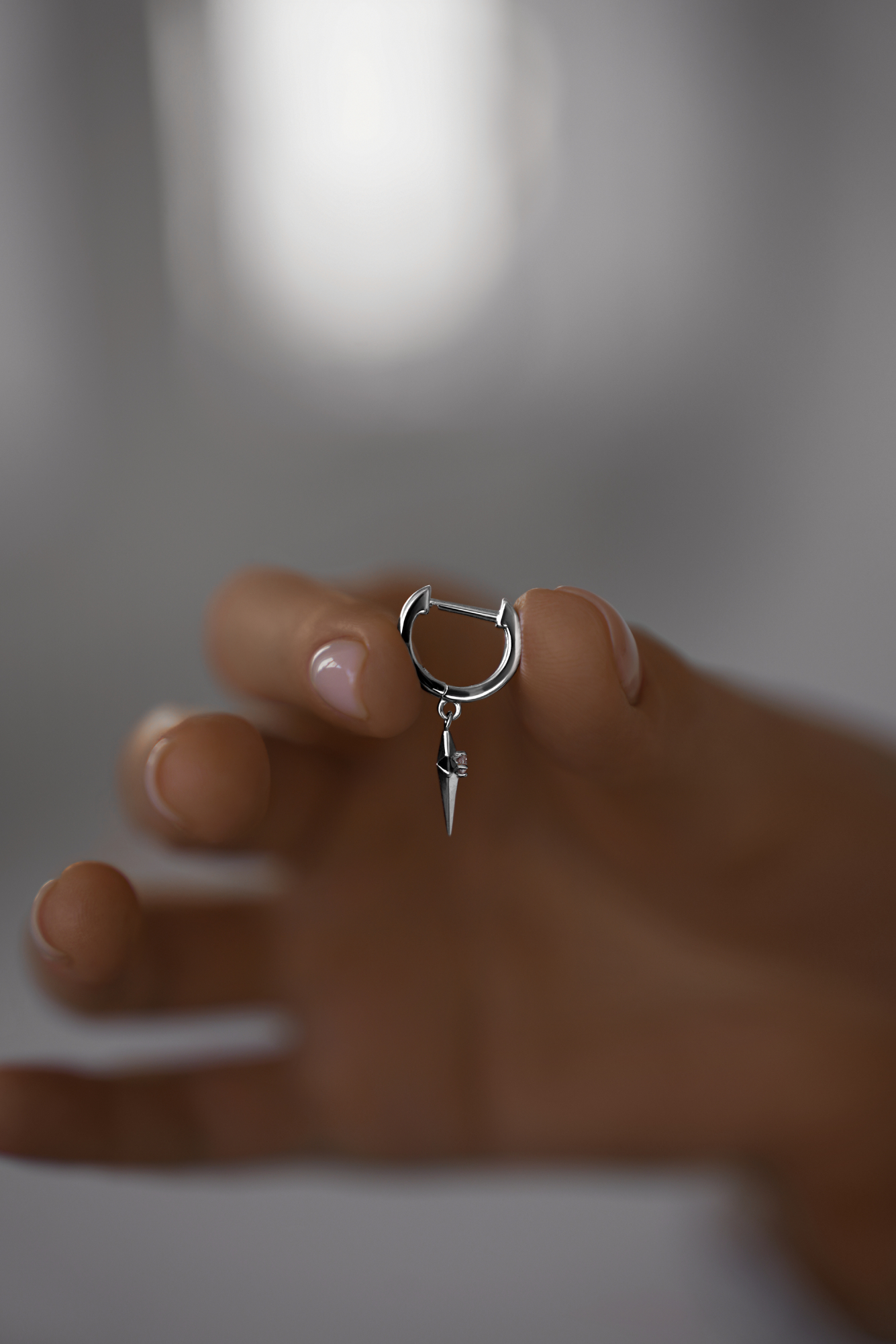 Серьги: Серьги-кольца Искры можно купить в ювелирном гардеробе MOMNT (Momentsilver), интернет-магазине украшений из серебра. Серебро 925, родий. Артикул 