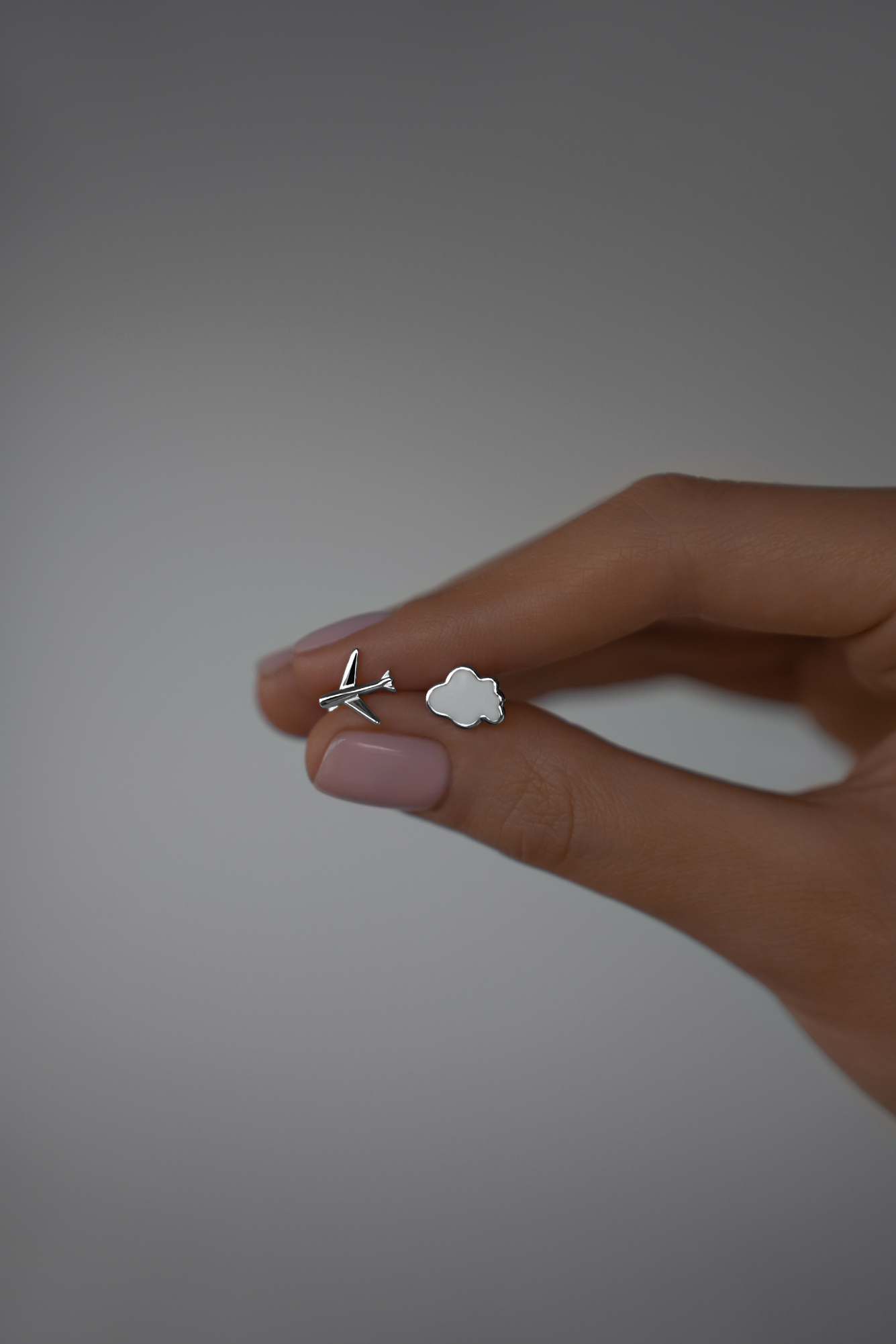 Серьги: Серьги-гвоздики Рейс за горизонт можно купить в ювелирном гардеробе MOMNT (Momentsilver), интернет-магазине украшений из серебра. Серебро 925, родий. Артикул 