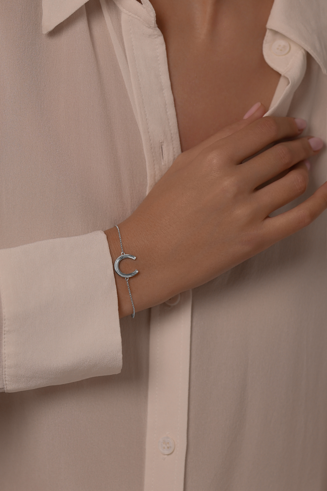 Браслеты: Браслет Подкова можно купить в ювелирном гардеробе MOMNT (Momentsilver), интернет-магазине украшений из серебра. Серебро 925, родий.. Артикул 