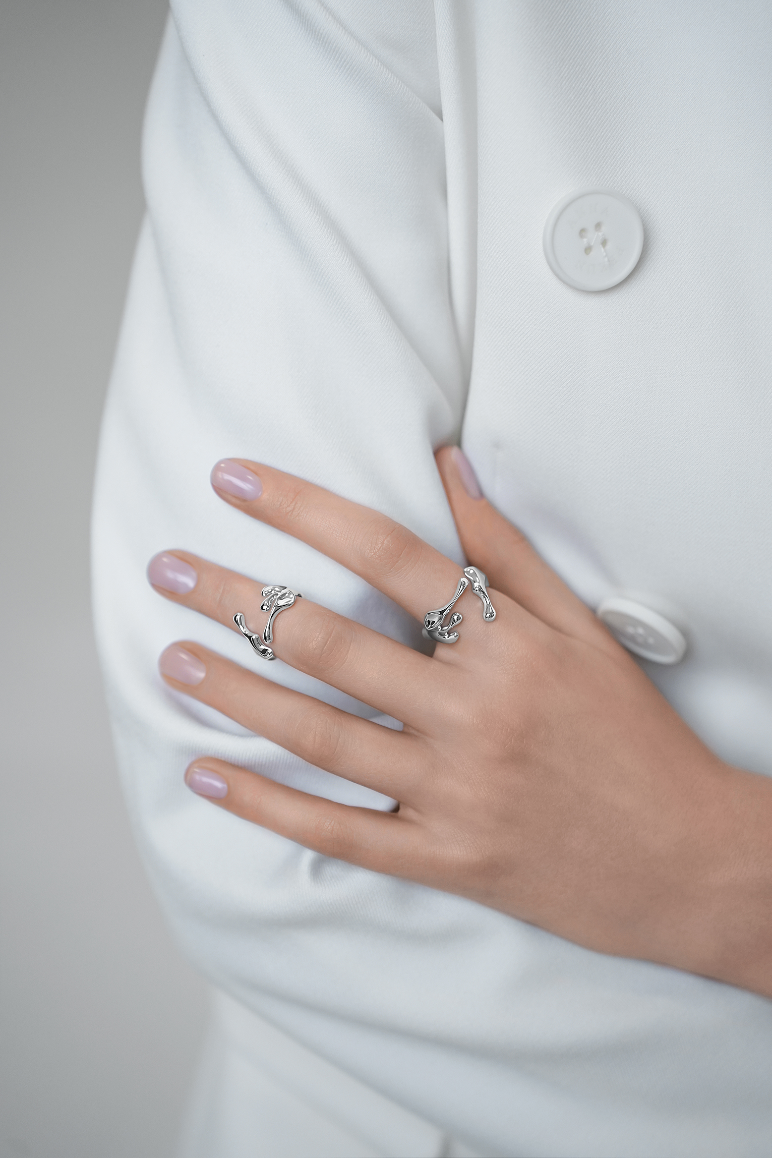 Кольца: Кольцо со стекающими каплями можно купить в ювелирном гардеробе MOMNT (Momentsilver), интернет-магазине украшений из серебра. Серебро 925, родий. Артикул 