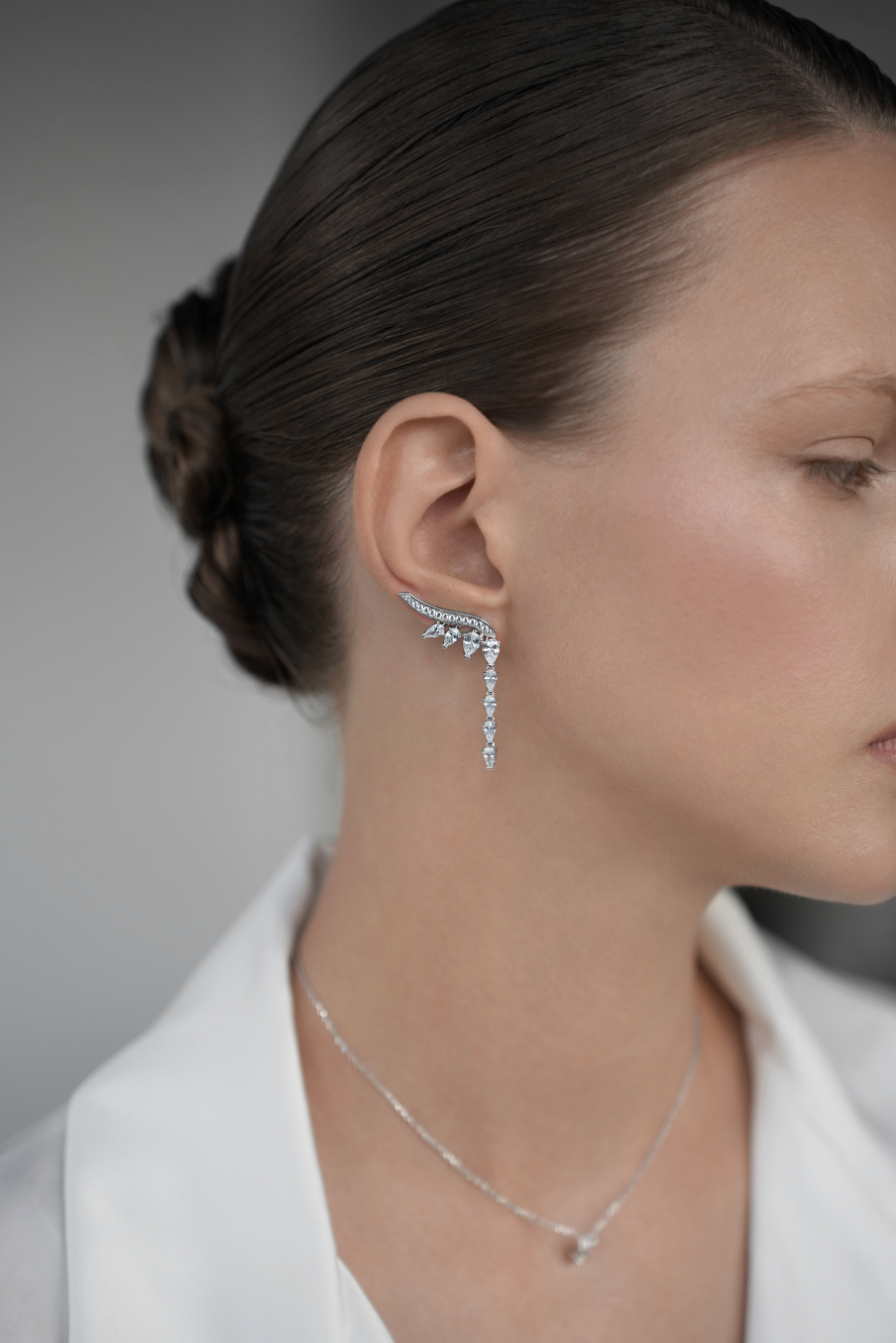 Каффы: Каффы Эльза можно купить в ювелирном гардеробе MOMNT (Momentsilver), интернет-магазине украшений из серебра. Серебро 925, родий. Артикул 