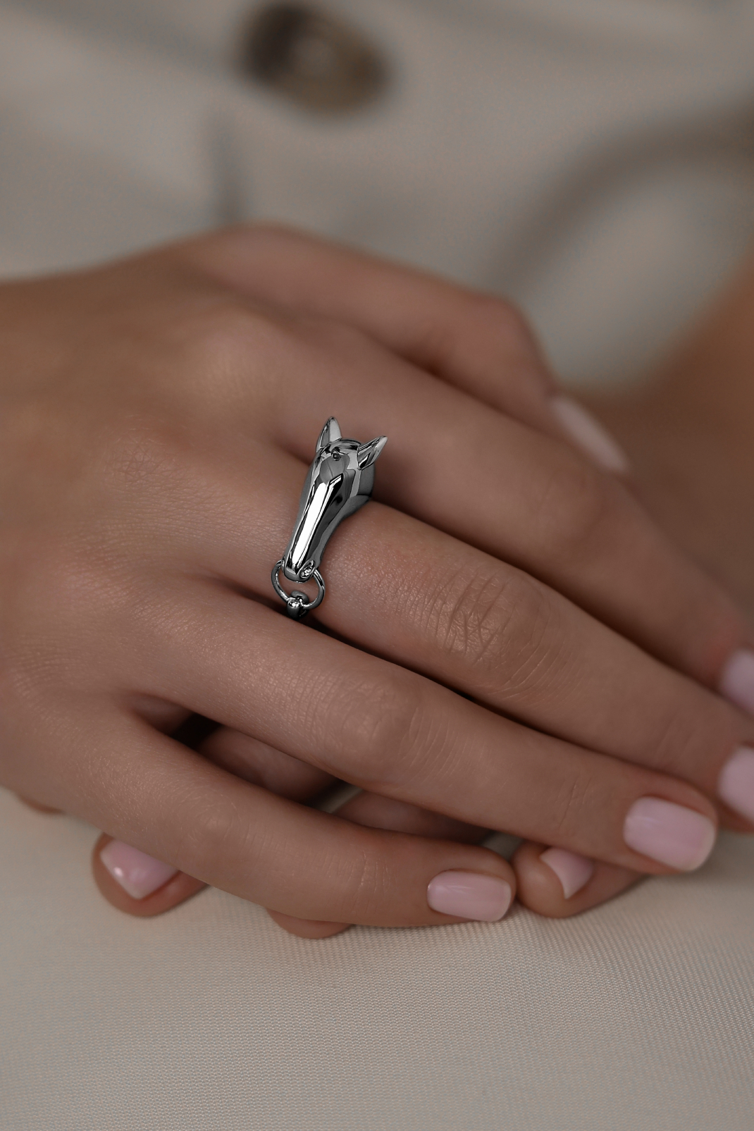 Кольца: Кольцо Cheval можно купить в ювелирном гардеробе MOMNT (Momentsilver), интернет-магазине украшений из серебра. Серебро 925,родий. . Артикул 