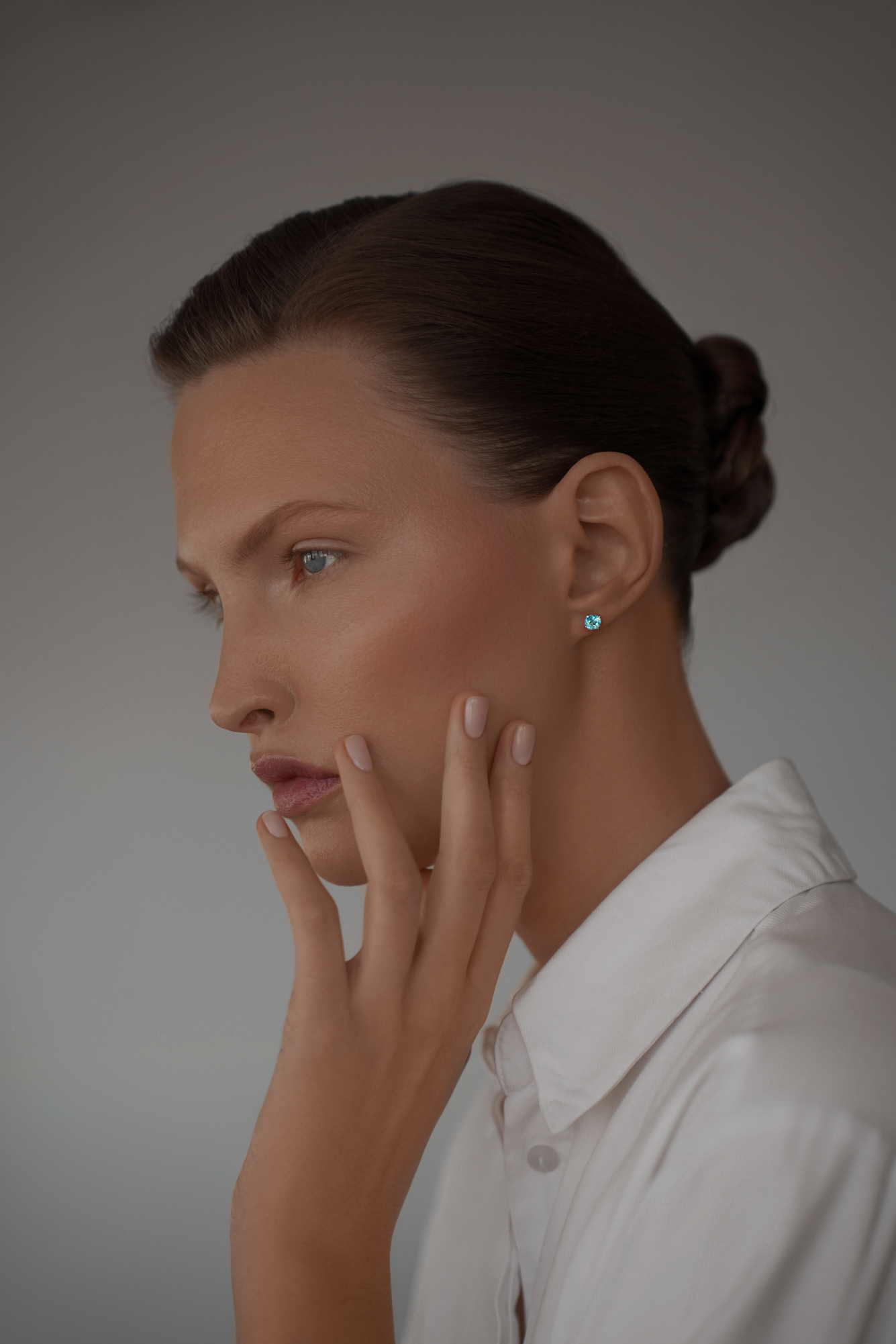 Серьги: Серьги-гвоздики с натуральным топазом 5 мм можно купить в ювелирном гардеробе MOMNT (Momentsilver), интернет-магазине украшений из серебра. Серебро 925, родий. Артикул 