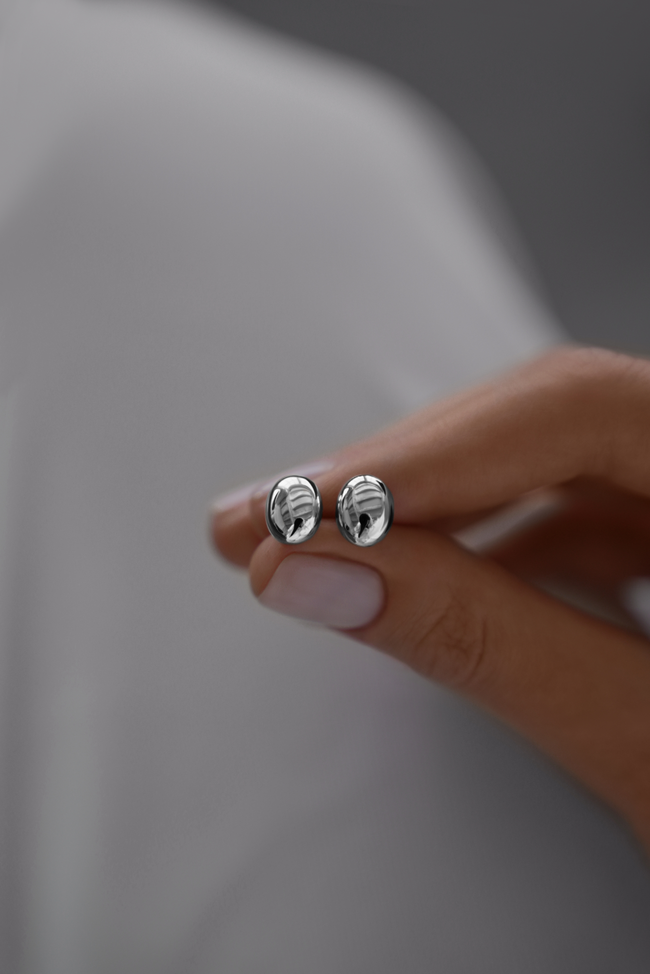 Серьги: Серьги-гвоздики Зернышки можно купить в ювелирном гардеробе MOMNT (Momentsilver), интернет-магазине украшений из серебра. Серебро 925, родий. Артикул 