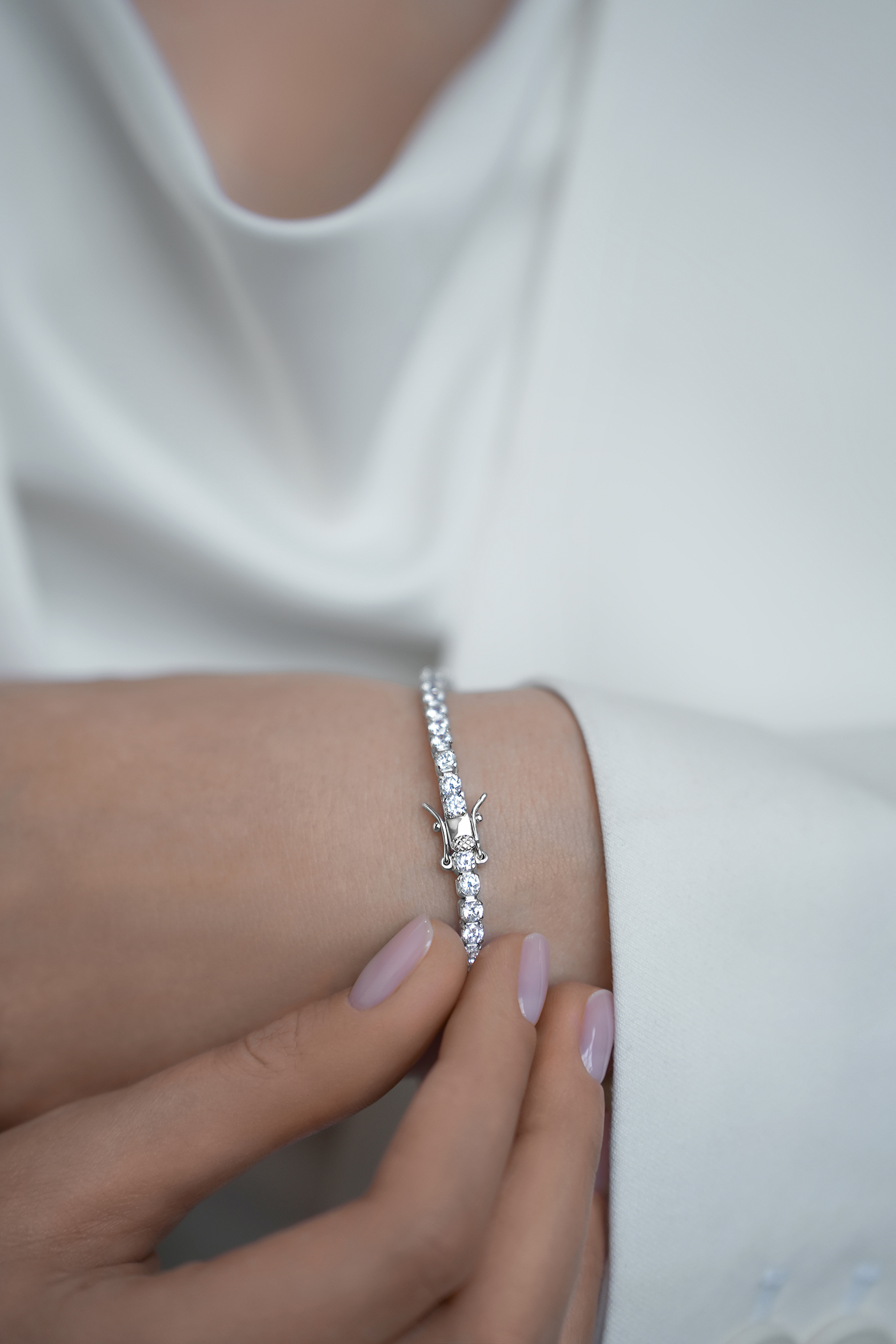 Браслеты: Теннисный браслет с камнями 3 мм можно купить в ювелирном гардеробе MOMNT (Momentsilver), интернет-магазине украшений из серебра. Серебро 925, родий, вставки:куб.цирконий. Артикул 