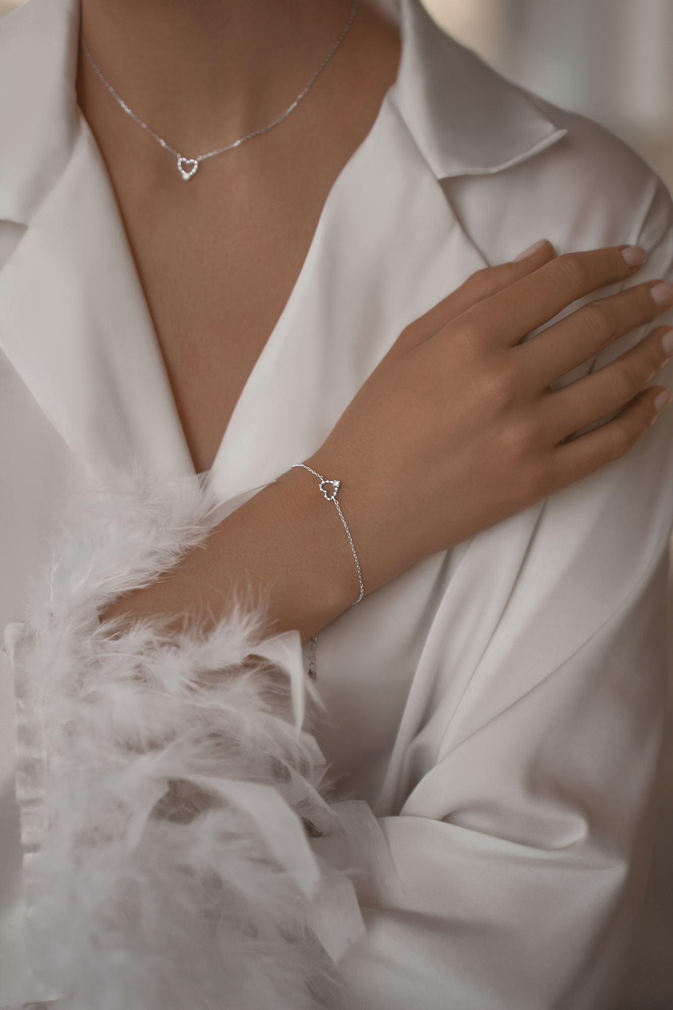 Браслеты: Браслет Крошечное сердце можно купить в ювелирном гардеробе MOMNT (Momentsilver), интернет-магазине украшений из серебра. Серебро 925, родий.. Артикул 