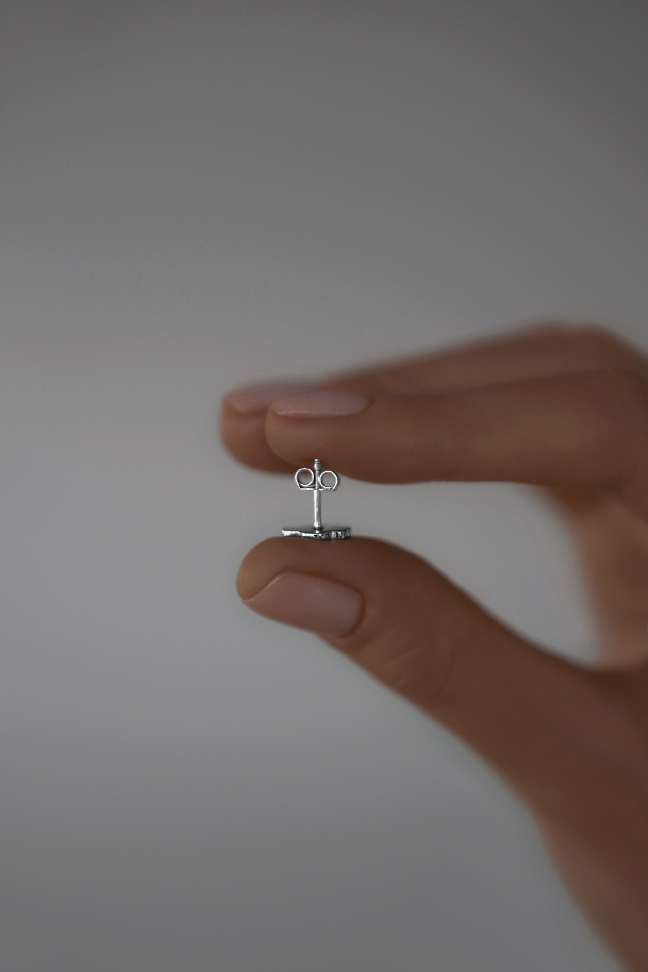 Серьги: Серьги-гвоздики Рейс за горизонт можно купить в ювелирном гардеробе MOMNT (Momentsilver), интернет-магазине украшений из серебра. Серебро 925, родий. Артикул 