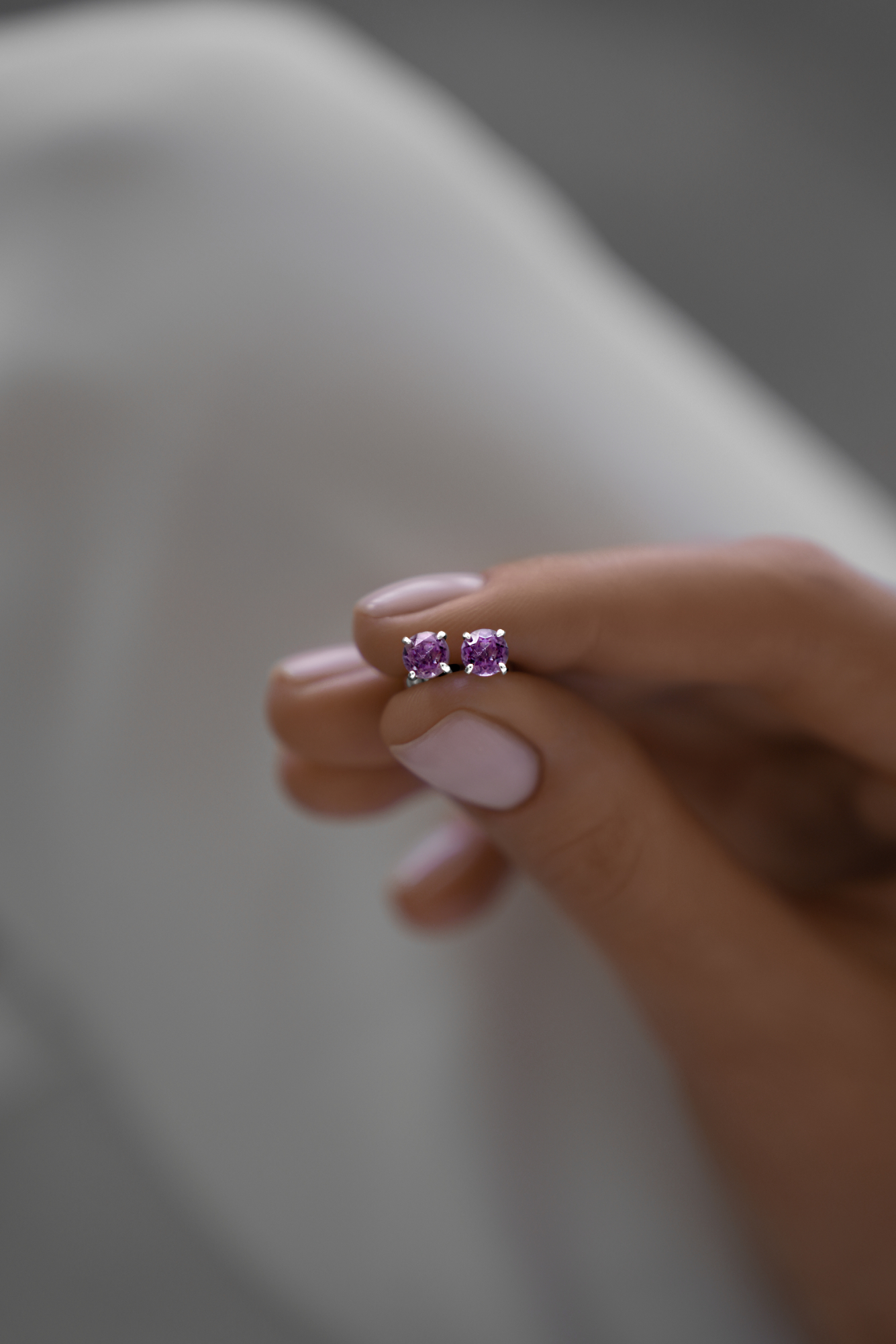 Серьги: Серьги-гвоздики с натуральным аметистом 5 мм можно купить в ювелирном гардеробе MOMNT (Momentsilver), интернет-магазине украшений из серебра. Серебро 925, родий, аметист . Артикул 