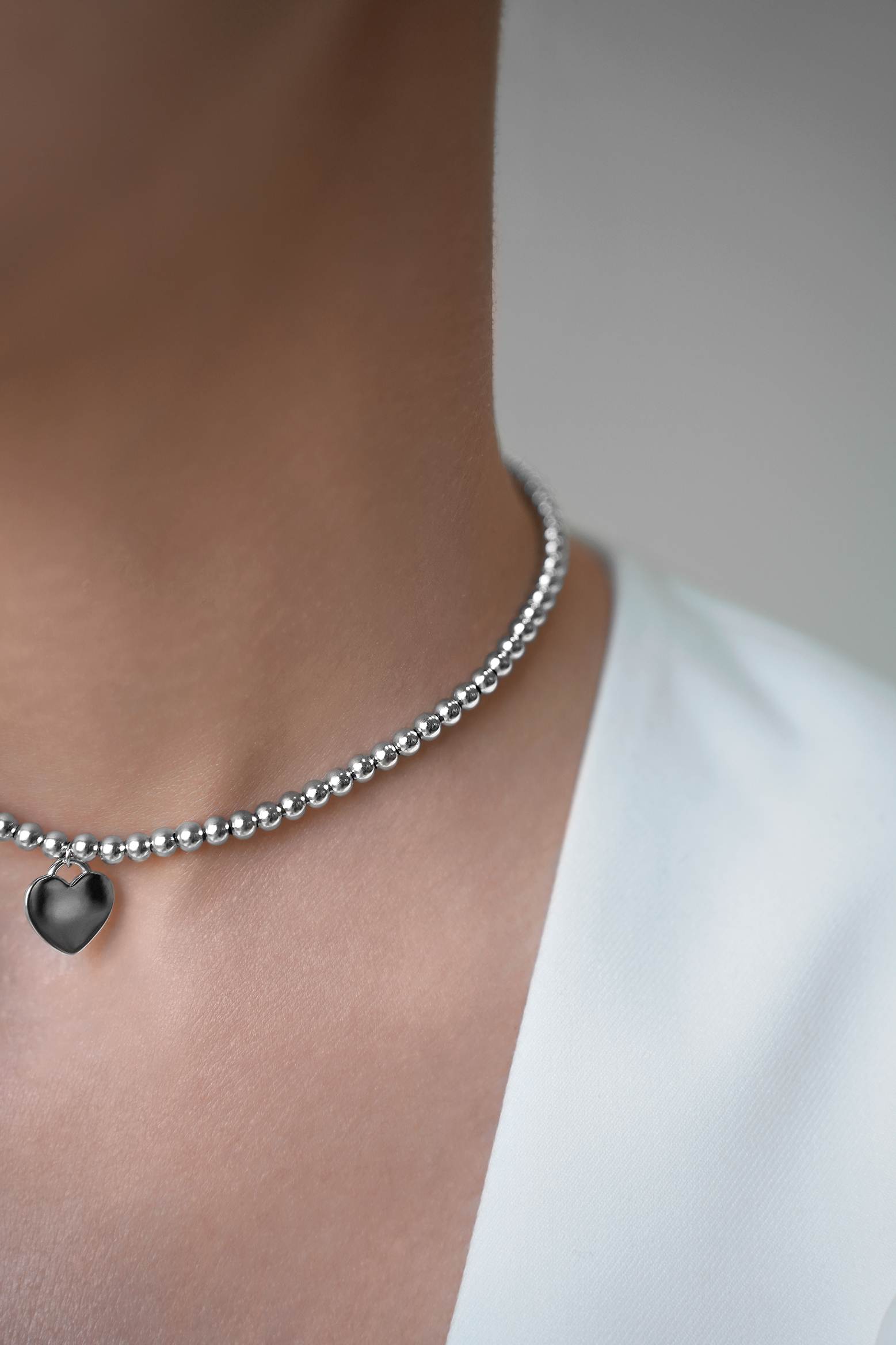 Колье: Колье из шариков с сердцем можно купить в ювелирном гардеробе MOMNT (Momentsilver), интернет-магазине украшений из серебра. Серебро 925, родий. Артикул 