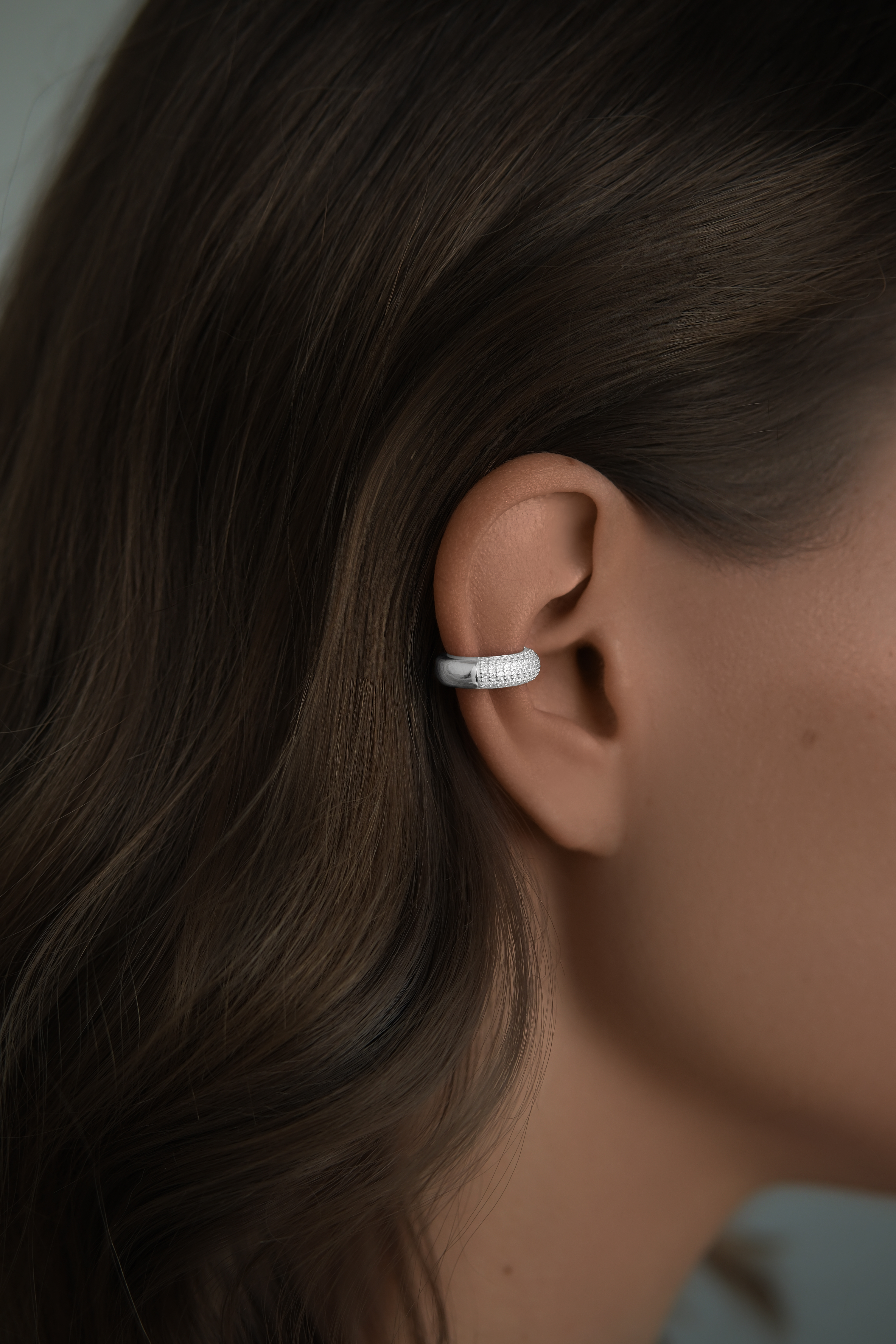 Каффы: Кафф Бублик с камнями 10 мм можно купить в ювелирном гардеробе MOMNT (Momentsilver), интернет-магазине украшений из серебра. Серебро 925, родий, вставки:куб.цирконий. Артикул 