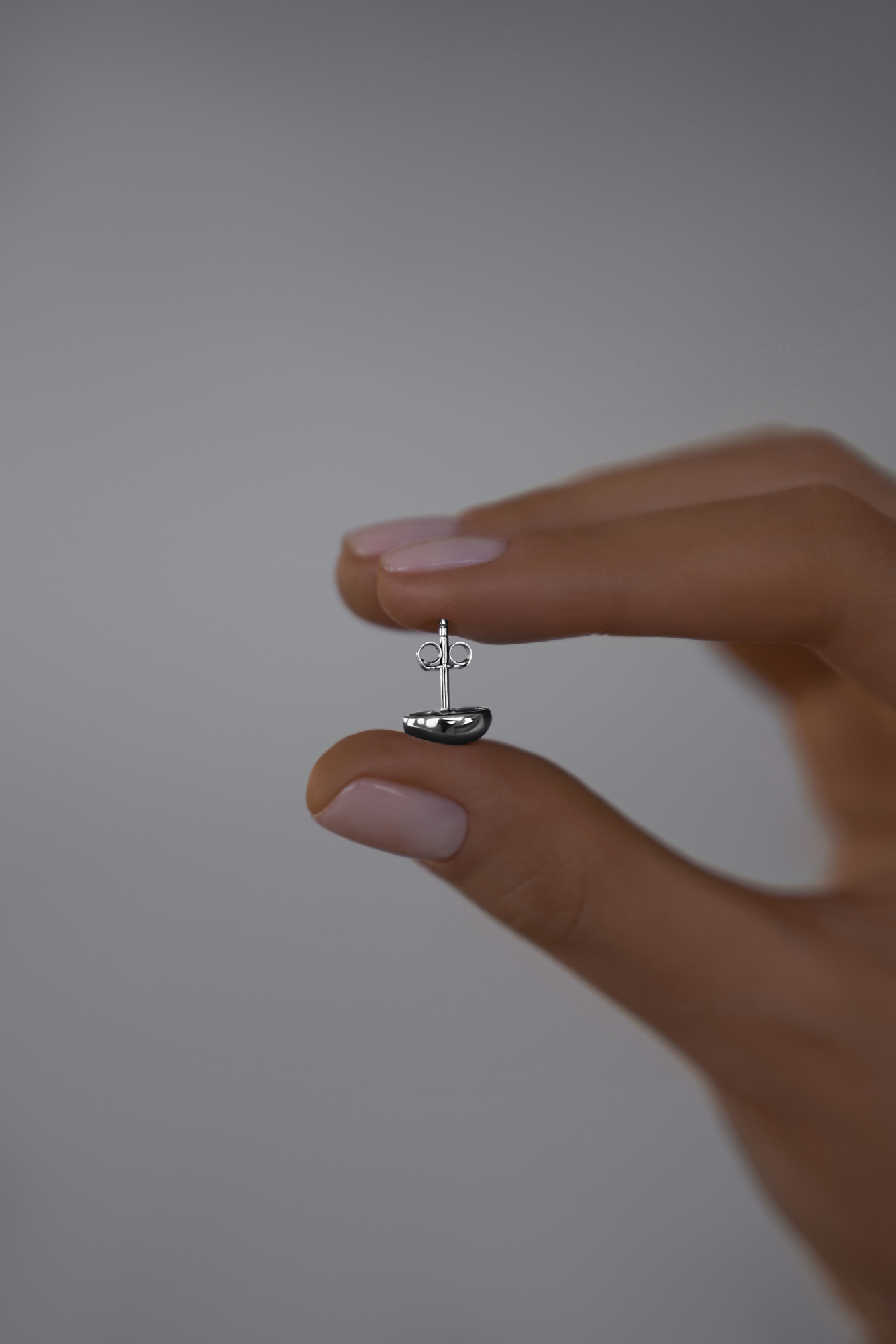 Серьги: Серьги-гвоздики Зернышки можно купить в ювелирном гардеробе MOMNT (Momentsilver), интернет-магазине украшений из серебра. Серебро 925, родий. Артикул 