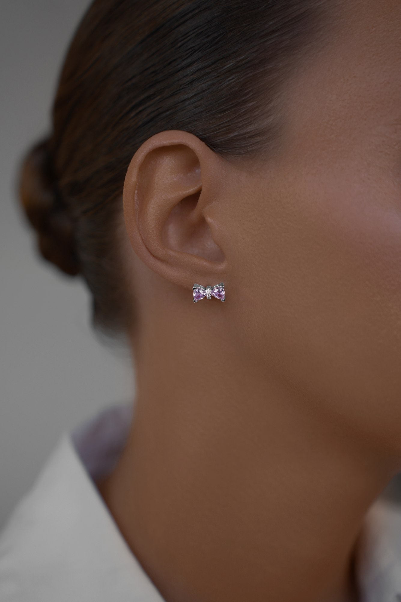 Серьги: Серьги-гвоздики Розовые бантики можно купить в ювелирном гардеробе MOMNT (Momentsilver), интернет-магазине украшений из серебра. Серебро 925, родий. Артикул 