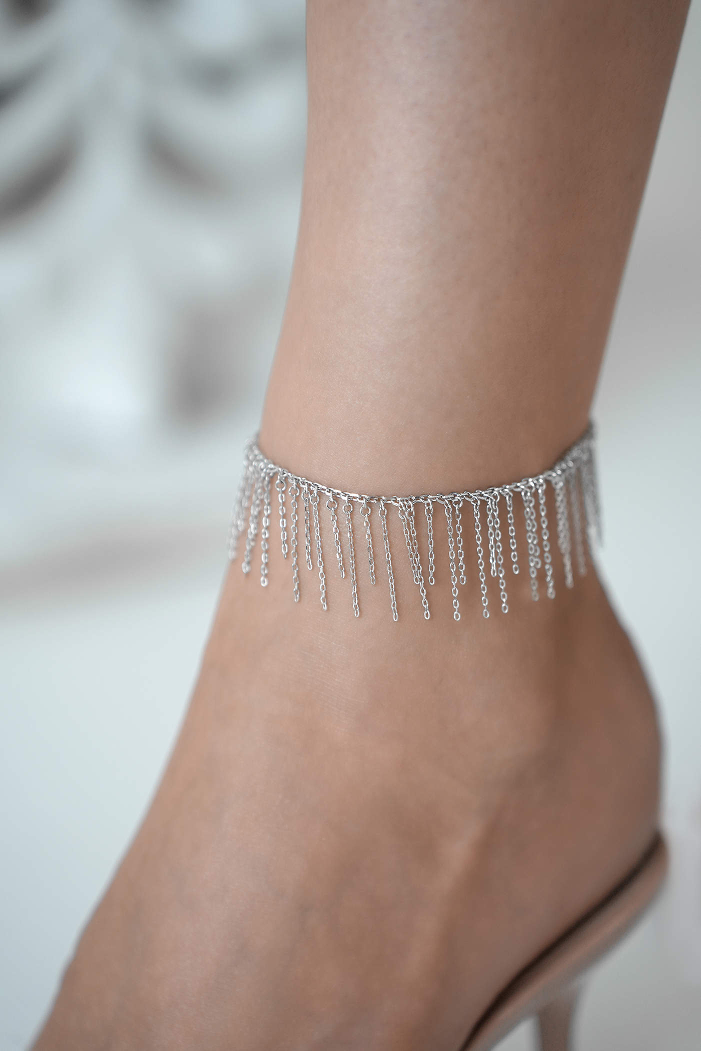 Браслеты: Браслет на ногу Шакира можно купить в ювелирном гардеробе MOMNT (Momentsilver), интернет-магазине украшений из серебра. Серебро 925, родий. Артикул 