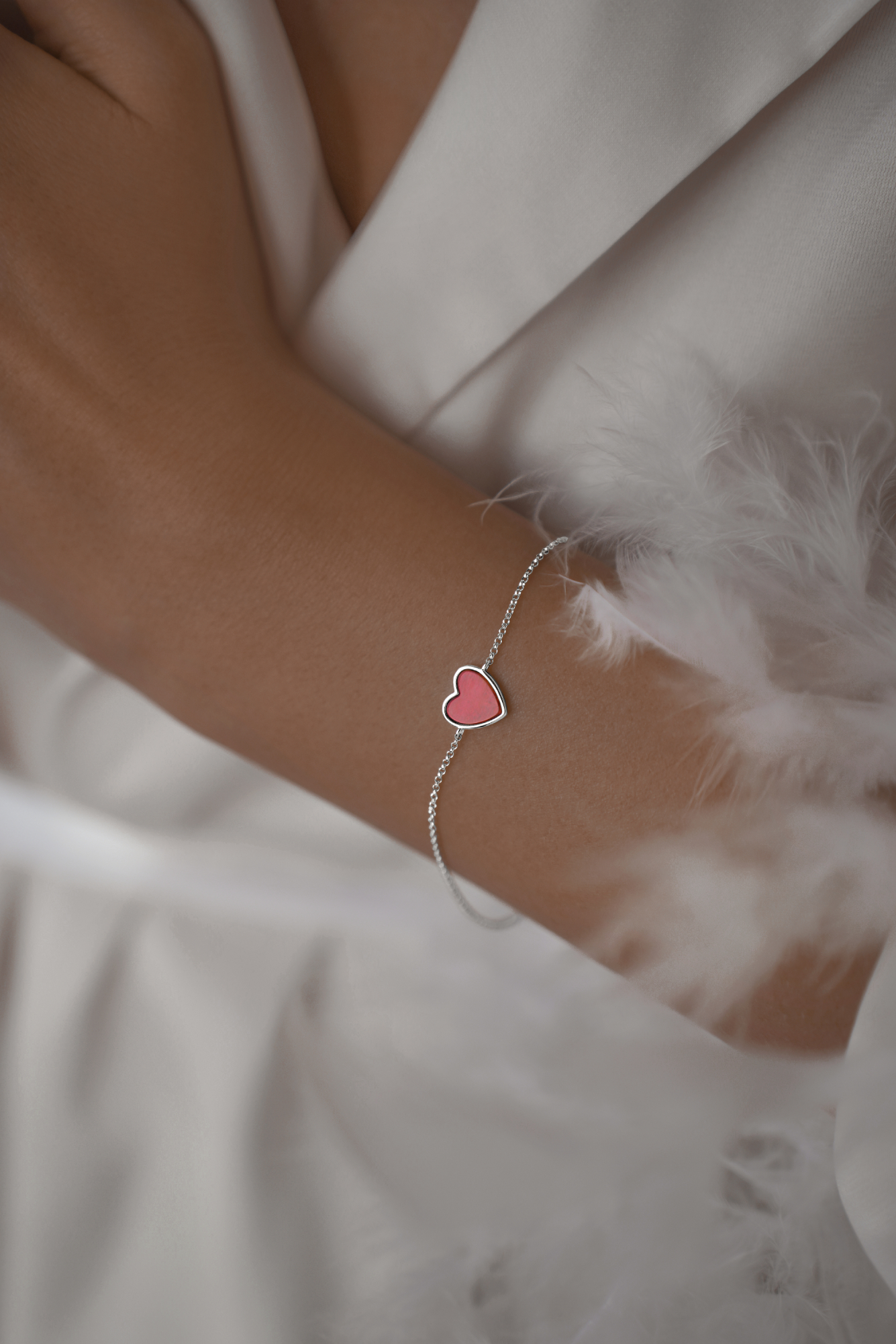 Браслеты: Браслет Сердце с красным агатом можно купить в ювелирном гардеробе MOMNT (Momentsilver), интернет-магазине украшений из серебра. Серебро 925, родий. Вставки: агат. Артикул 