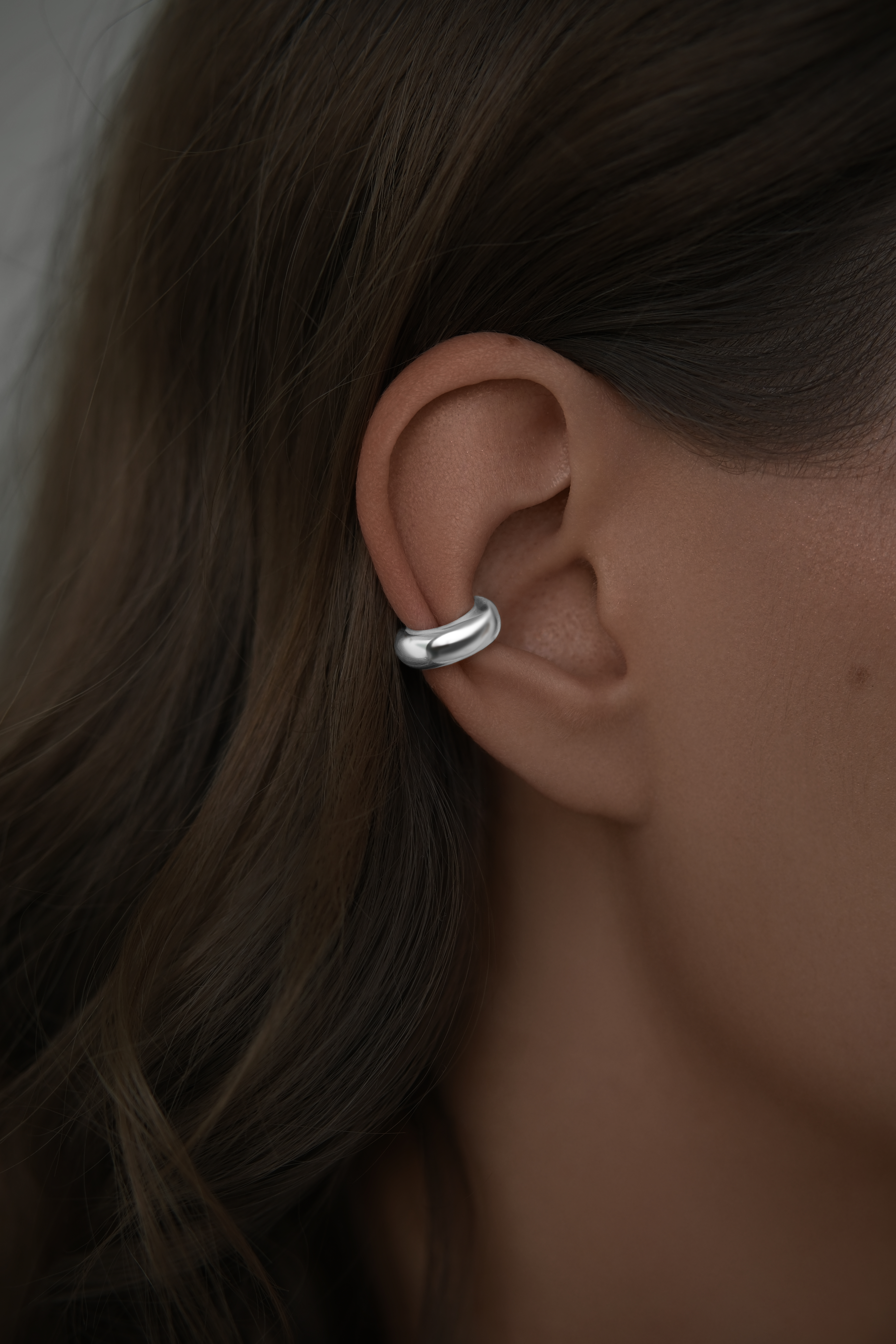 Каффы: Кафф Бублик без камней можно купить в ювелирном гардеробе MOMNT (Momentsilver), интернет-магазине украшений из серебра. Серебро 925, родий.. Артикул 