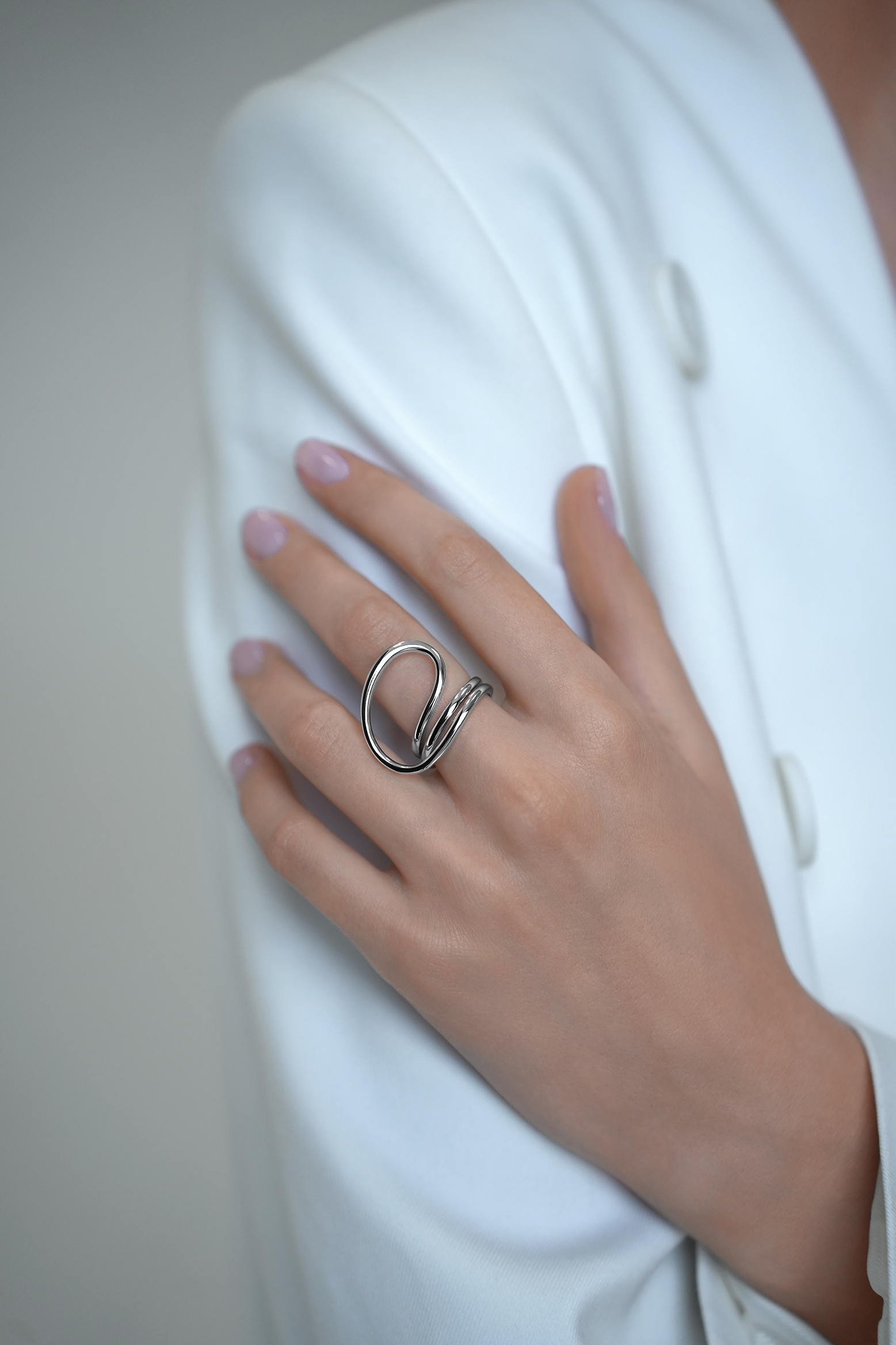 Кольца: Кольцо Непрерывность можно купить в ювелирном гардеробе MOMNT (Momentsilver), интернет-магазине украшений из серебра. Серебро 925, родий. Артикул 