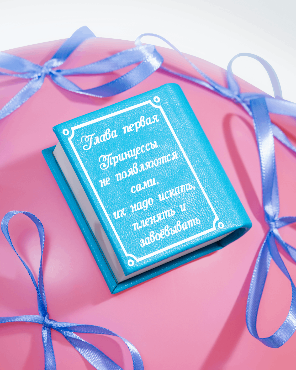 Упаковка: Коробочка книжка для колец можно купить в ювелирном гардеробе MOMNT (Momentsilver), интернет-магазине украшений из серебра. Размер коробки 6.5*5.5*2.7 см.. Артикул 