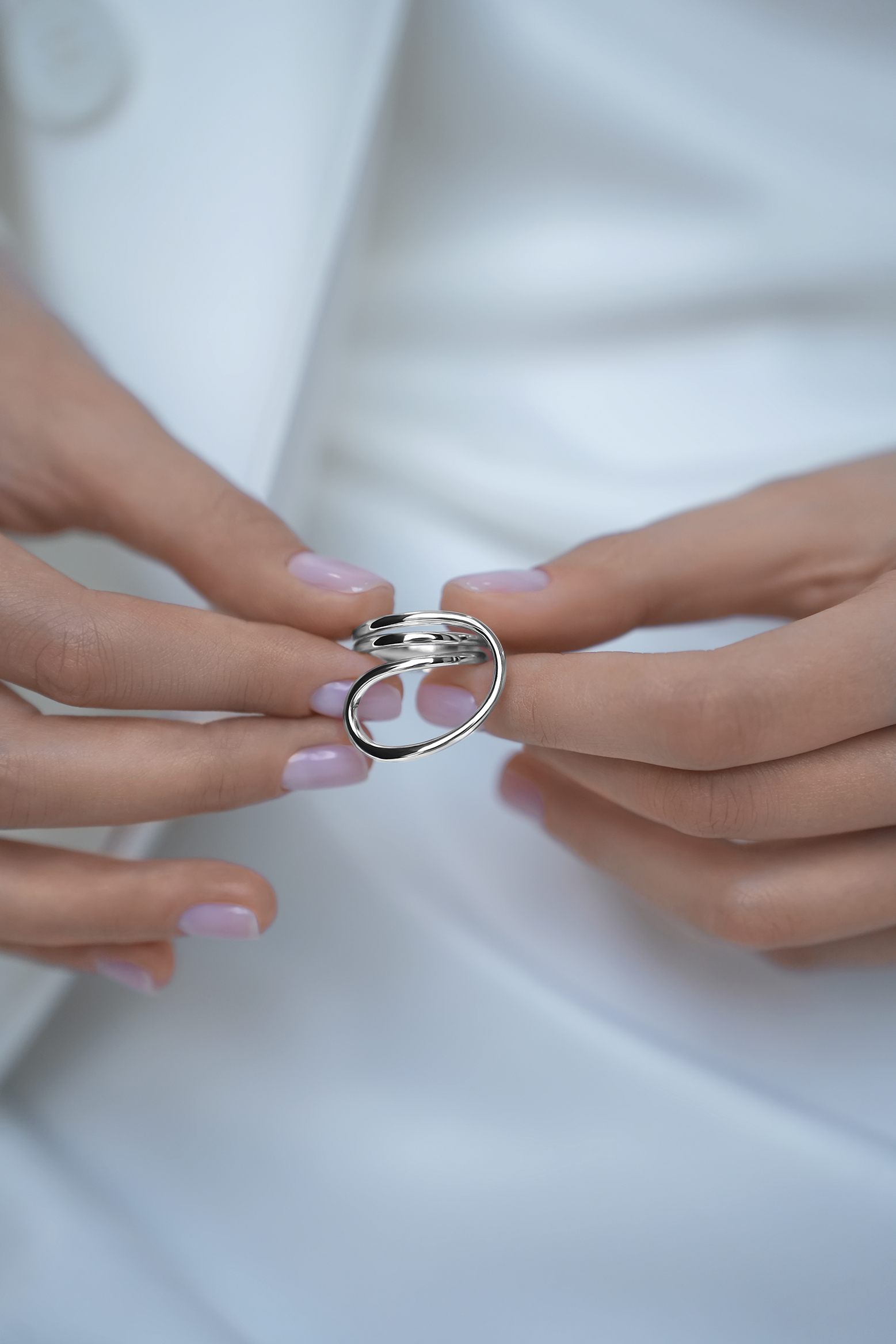 Кольца: Кольцо Непрерывность можно купить в ювелирном гардеробе MOMNT (Momentsilver), интернет-магазине украшений из серебра. Серебро 925, родий. Артикул 