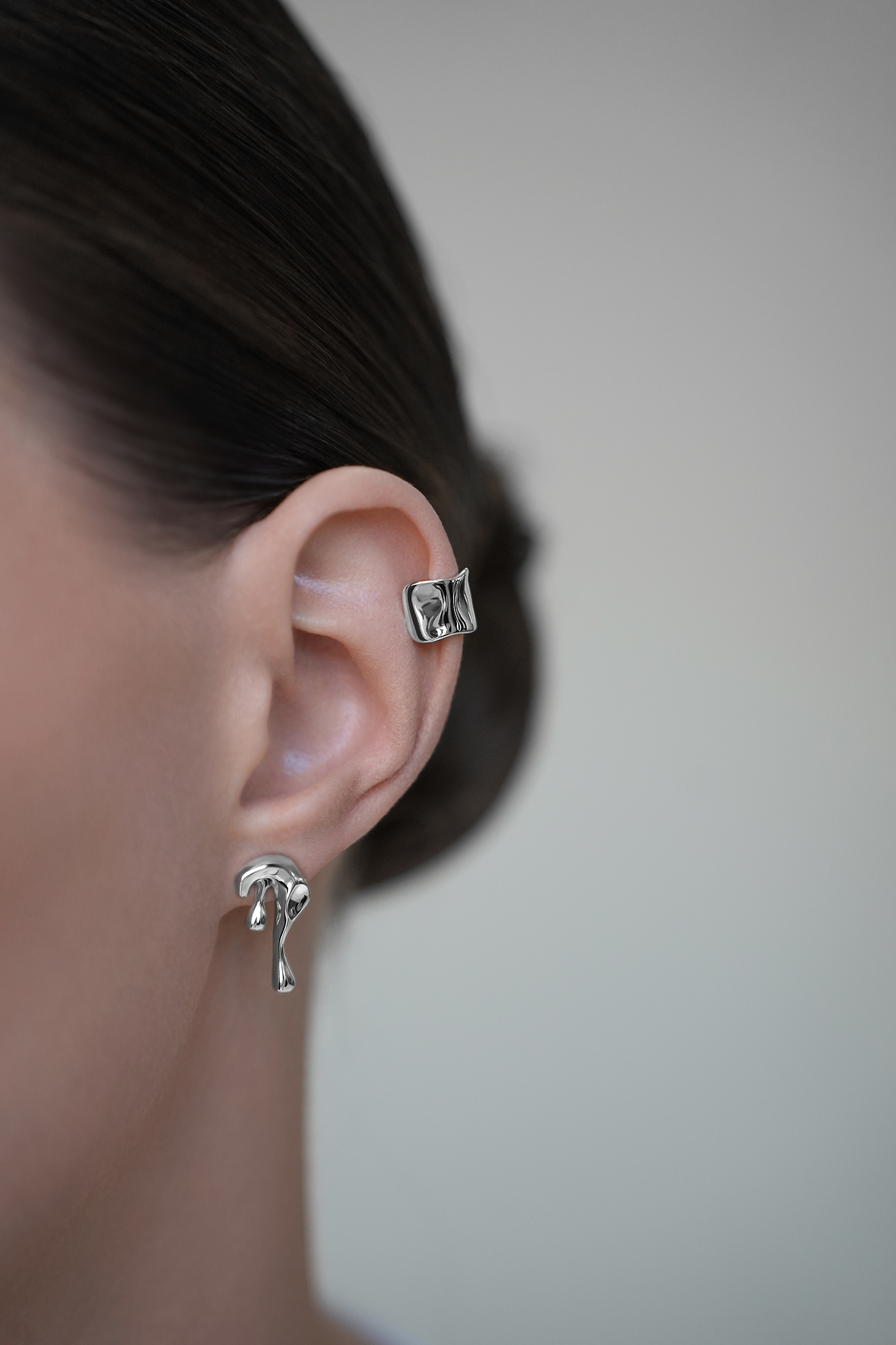 Каффы: Мятый кафф можно купить в ювелирном гардеробе MOMNT (Momentsilver), интернет-магазине украшений из серебра. Серебро 925, родий. Артикул 