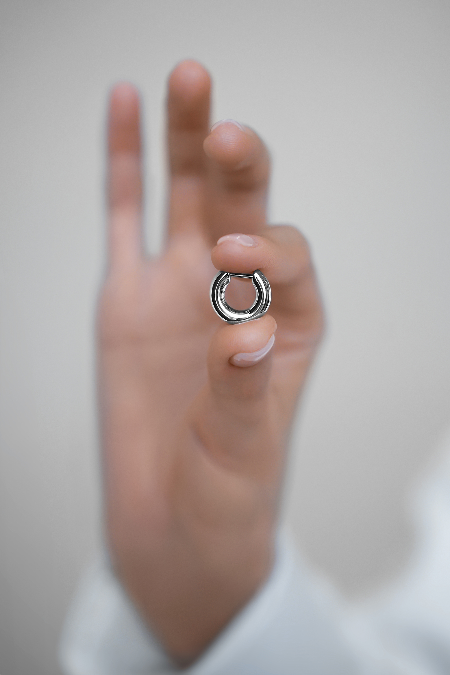 Серьги: Серьги Дутые толстые кольца можно купить в ювелирном гардеробе MOMNT (Momentsilver), интернет-магазине украшений из серебра. Серебро 925, родий. Артикул 