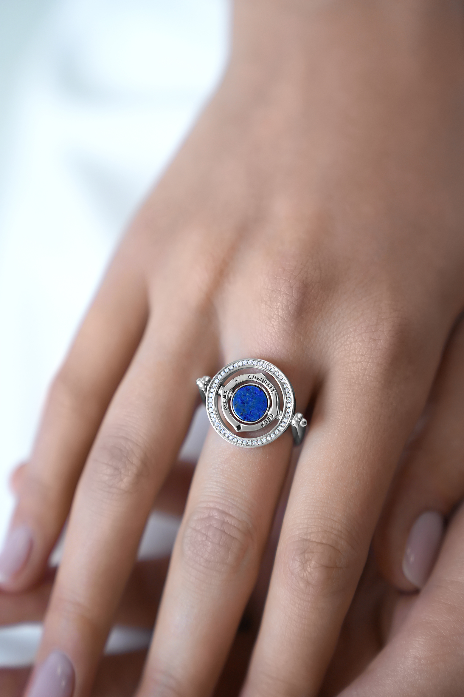 Кольца: Кольцо-маховик "Море не  стесняется шума" с лазуритом можно купить в ювелирном гардеробе MOMNT (Momentsilver), интернет-магазине украшений из серебра. Серебро 925, родий, вставка : лазурит . Артикул 