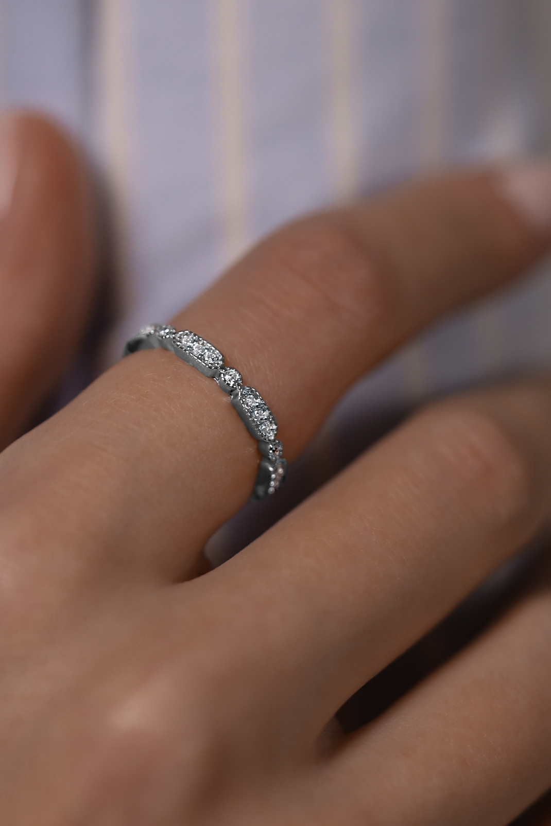 Кольца: Кольцо Азбука Морзе можно купить в ювелирном гардеробе MOMNT (Momentsilver), интернет-магазине украшений из серебра. Серебро 925, родий.Вставки: куб.цирконий. Артикул 