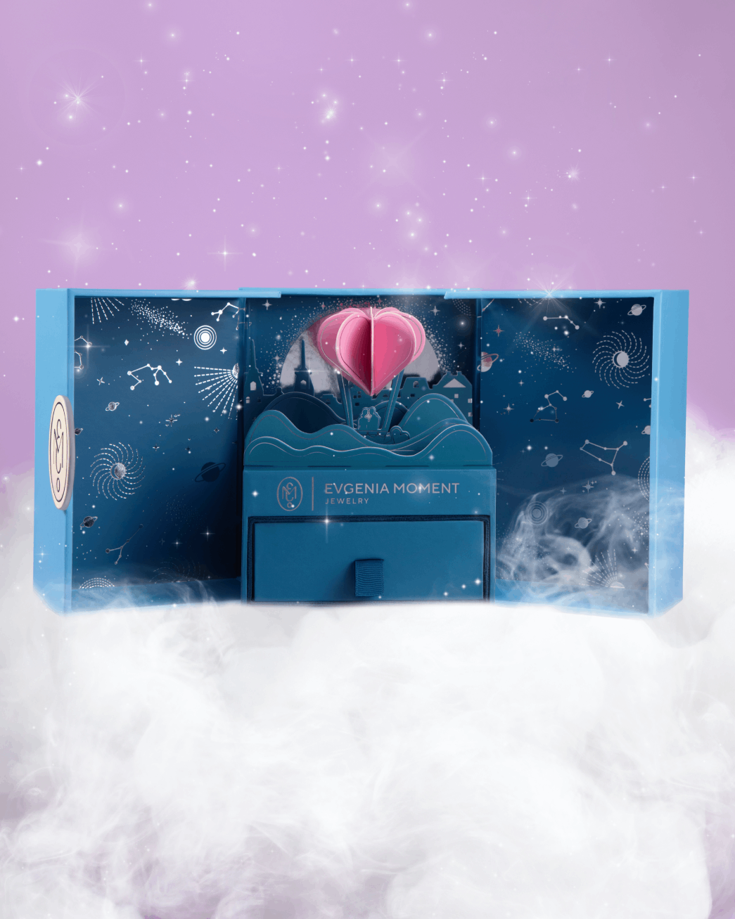 Упаковка: Коробка с воздушным шаром можно купить в ювелирном гардеробе MOMNT (Momentsilver), интернет-магазине украшений из серебра. Размер коробки 14.5*12*12 см. Артикул 