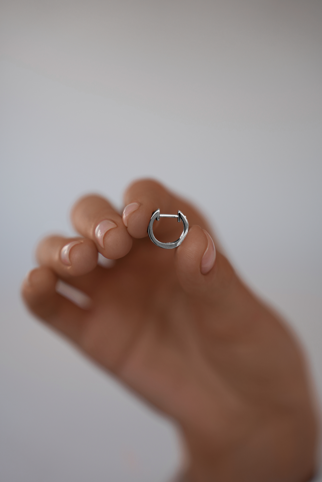 Серьги: Серьги-кольца Круги можно купить в ювелирном гардеробе MOMNT (Momentsilver), интернет-магазине украшений из серебра. Серебро 925, родий. Артикул 