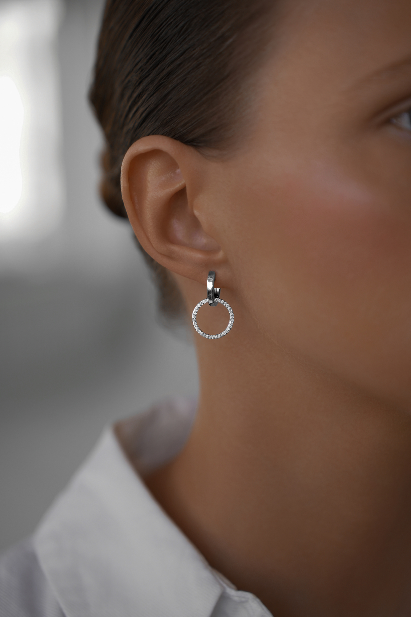 Серьги: Серьги-кольца Круги можно купить в ювелирном гардеробе MOMNT (Momentsilver), интернет-магазине украшений из серебра. Серебро 925, родий. Артикул 