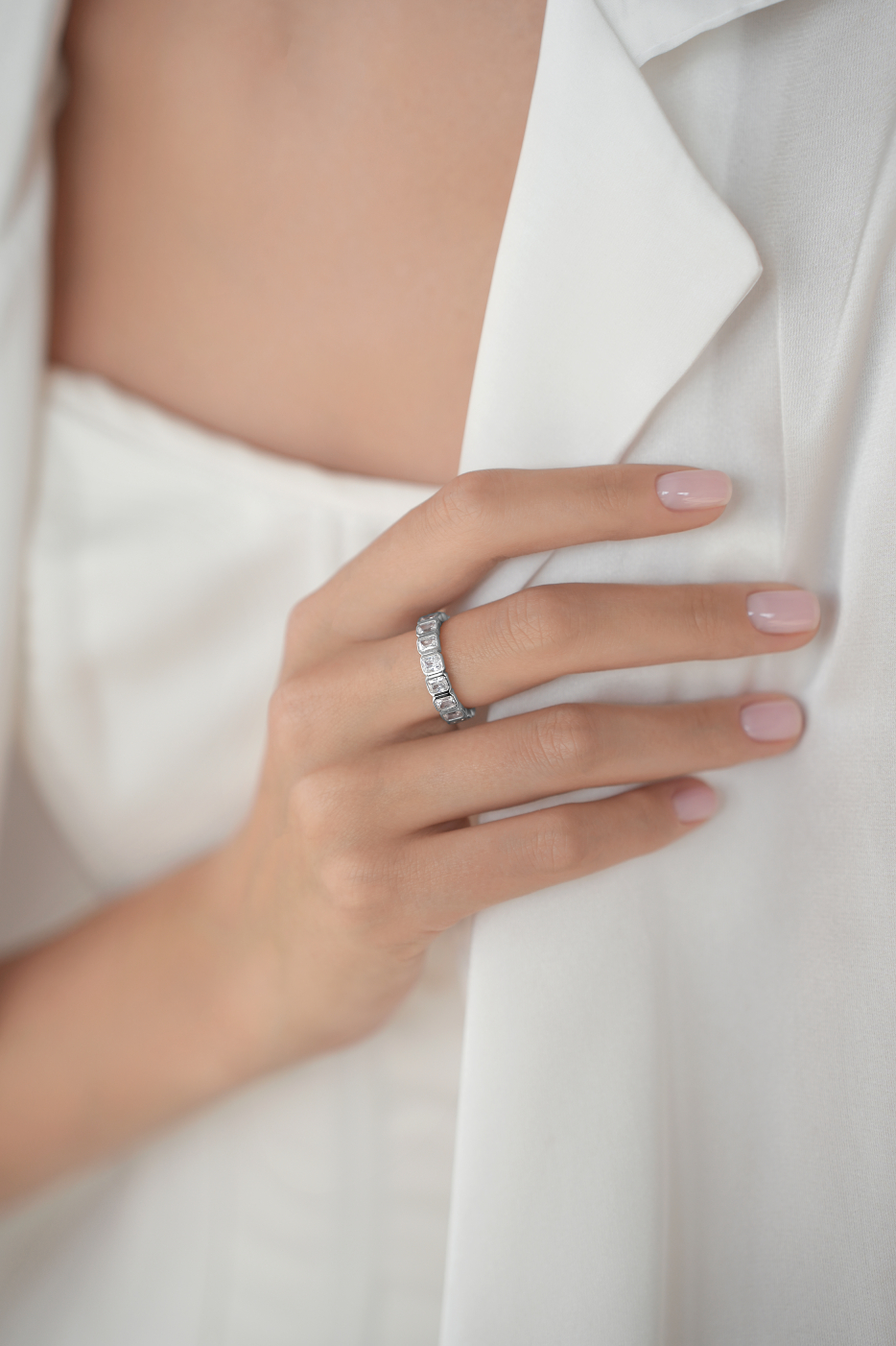 Кольца: Кольцо дорожка с камнями огранки багет можно купить в ювелирном гардеробе MOMNT (Momentsilver), интернет-магазине украшений из серебра. Серебро 925, родий, вставки куб. цирконий. Артикул 