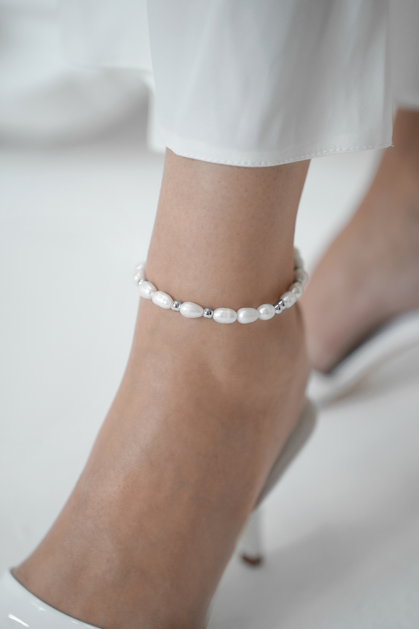 Браслеты: Браслет на ногу из натурального жемчуга Азбука Морзе можно купить в ювелирном гардеробе MOMNT (Momentsilver), интернет-магазине украшений из серебра. Серебро 925, родий, натуральный жемчуг. Артикул 