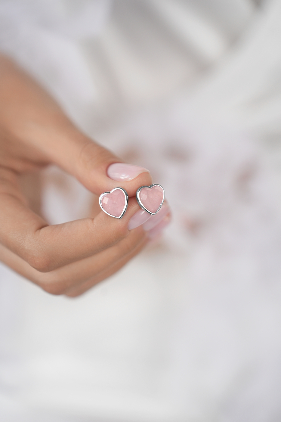 Серьги: Серьги Сердца с розовым кварцем Розовые мечты можно купить в ювелирном гардеробе MOMNT (Momentsilver), интернет-магазине украшений из серебра. Серебро 925, родий, кварц. Артикул 