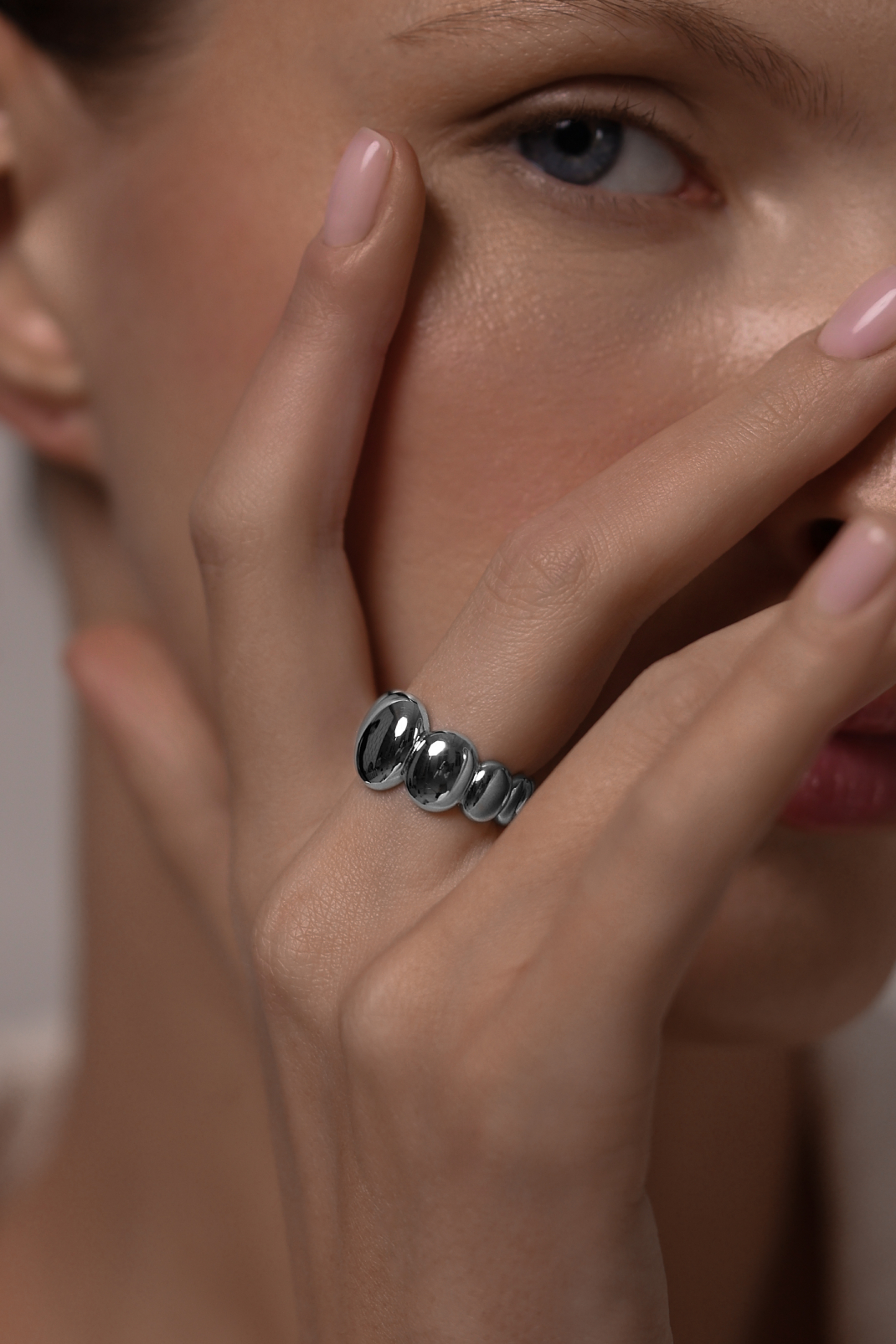 Кольца: Кольцо Дутые овалы можно купить в ювелирном гардеробе MOMNT (Momentsilver), интернет-магазине украшений из серебра. Серебро 925,родий. . Артикул 