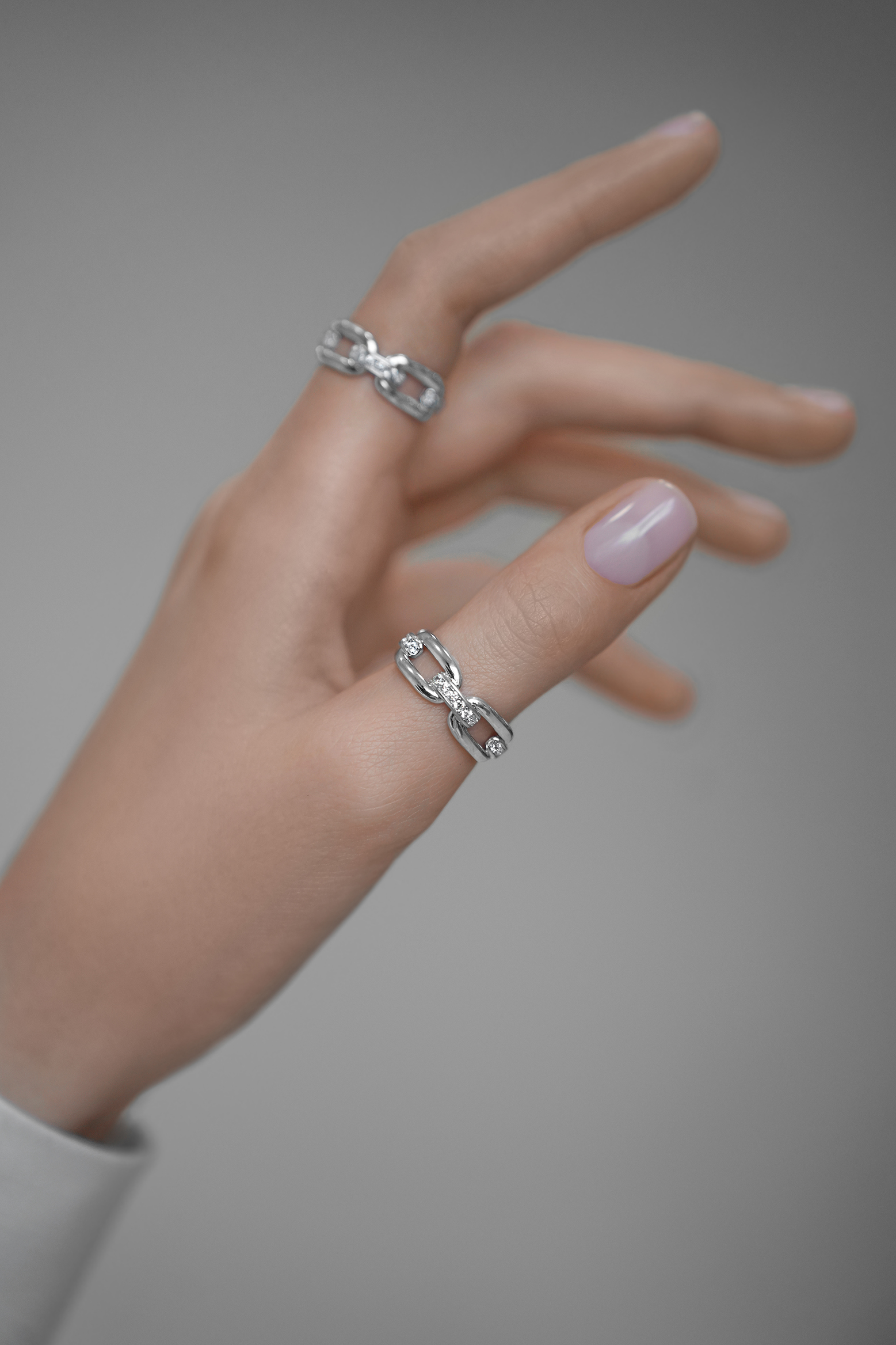 Кольца: Кольцо Звенья можно купить в ювелирном гардеробе MOMNT (Momentsilver), интернет-магазине украшений из серебра. Серебро 925, родий, вставки:куб.цирконий. Артикул 