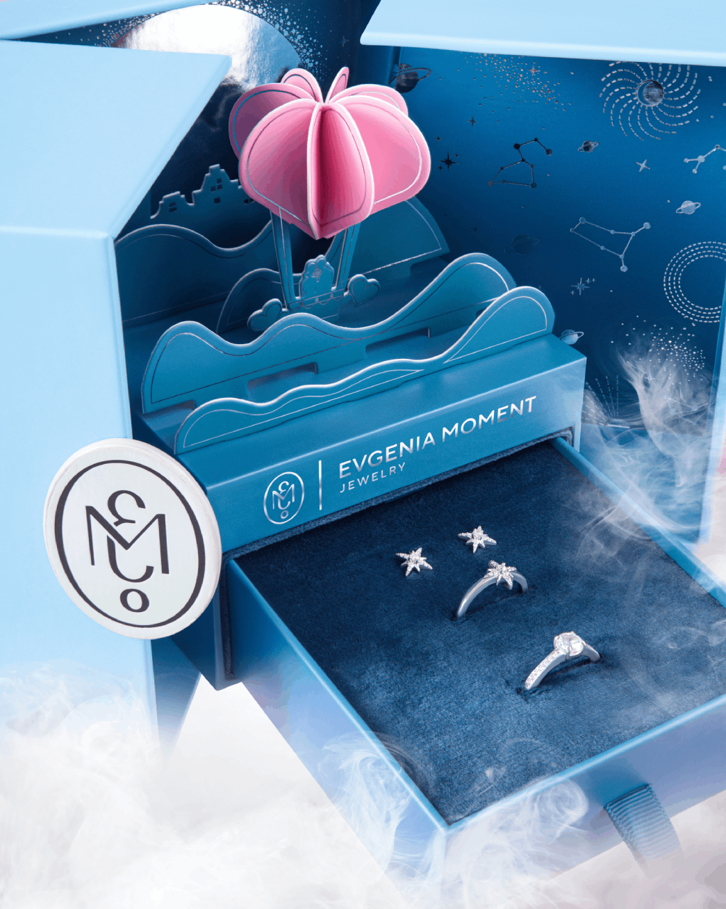 Упаковка: Коробка с воздушным шаром можно купить в ювелирном гардеробе MOMNT (Momentsilver), интернет-магазине украшений из серебра. Размер коробки 14.5*12*12 см. Артикул 