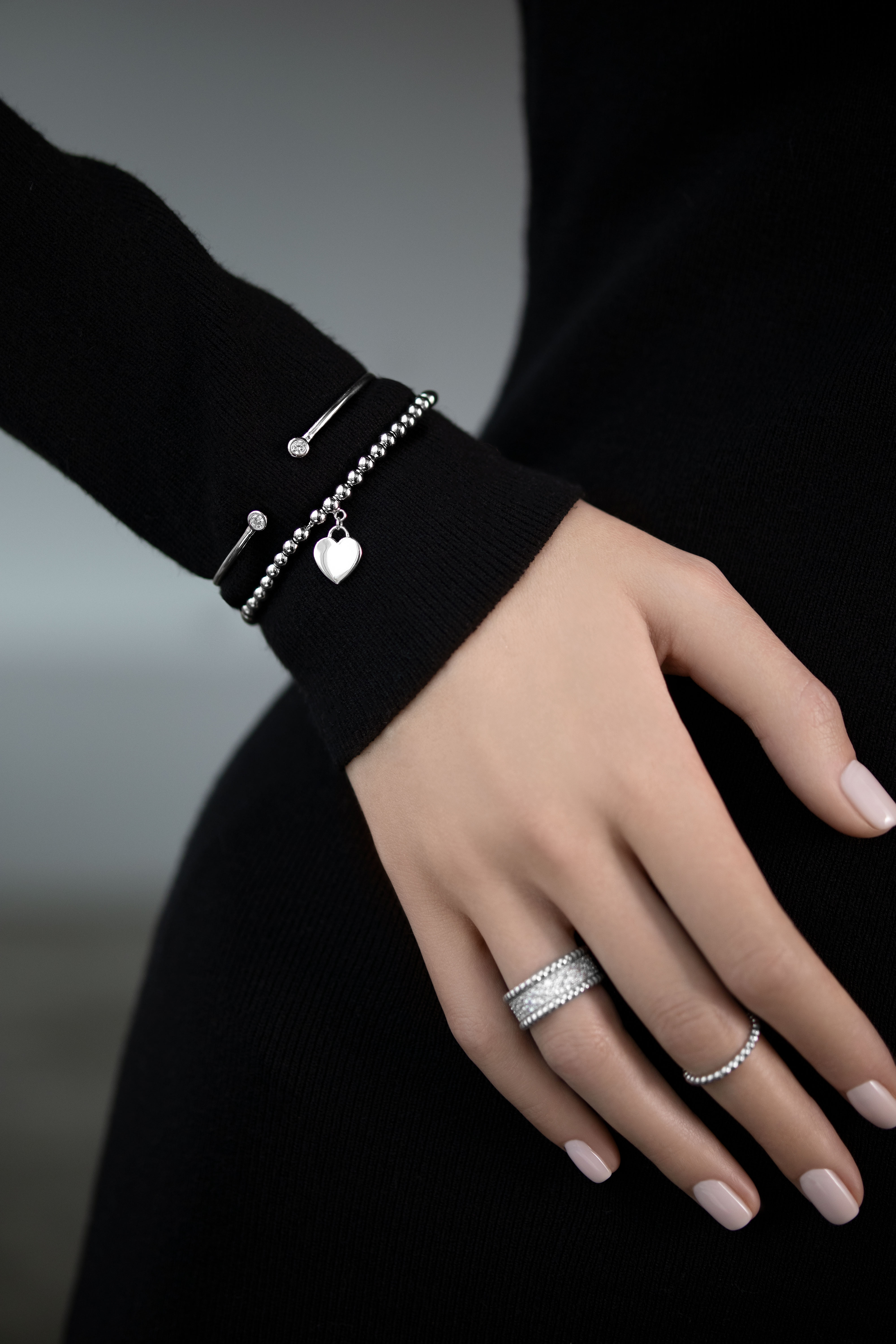 Кольца: Простое кольцо с шариками можно купить в ювелирном гардеробе MOMNT (Momentsilver), интернет-магазине украшений из серебра. Серебро 925, родий. Артикул 