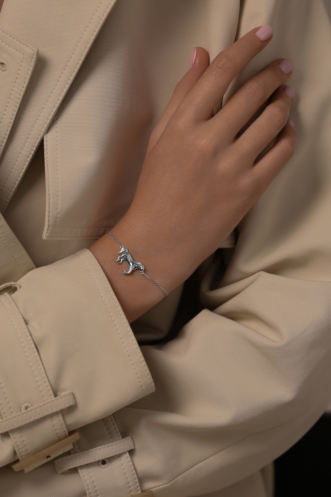 Браслеты: Браслет с бегущей лошадью можно купить в ювелирном гардеробе MOMNT (Momentsilver), интернет-магазине украшений из серебра. Серебро 925, родий.. Артикул 