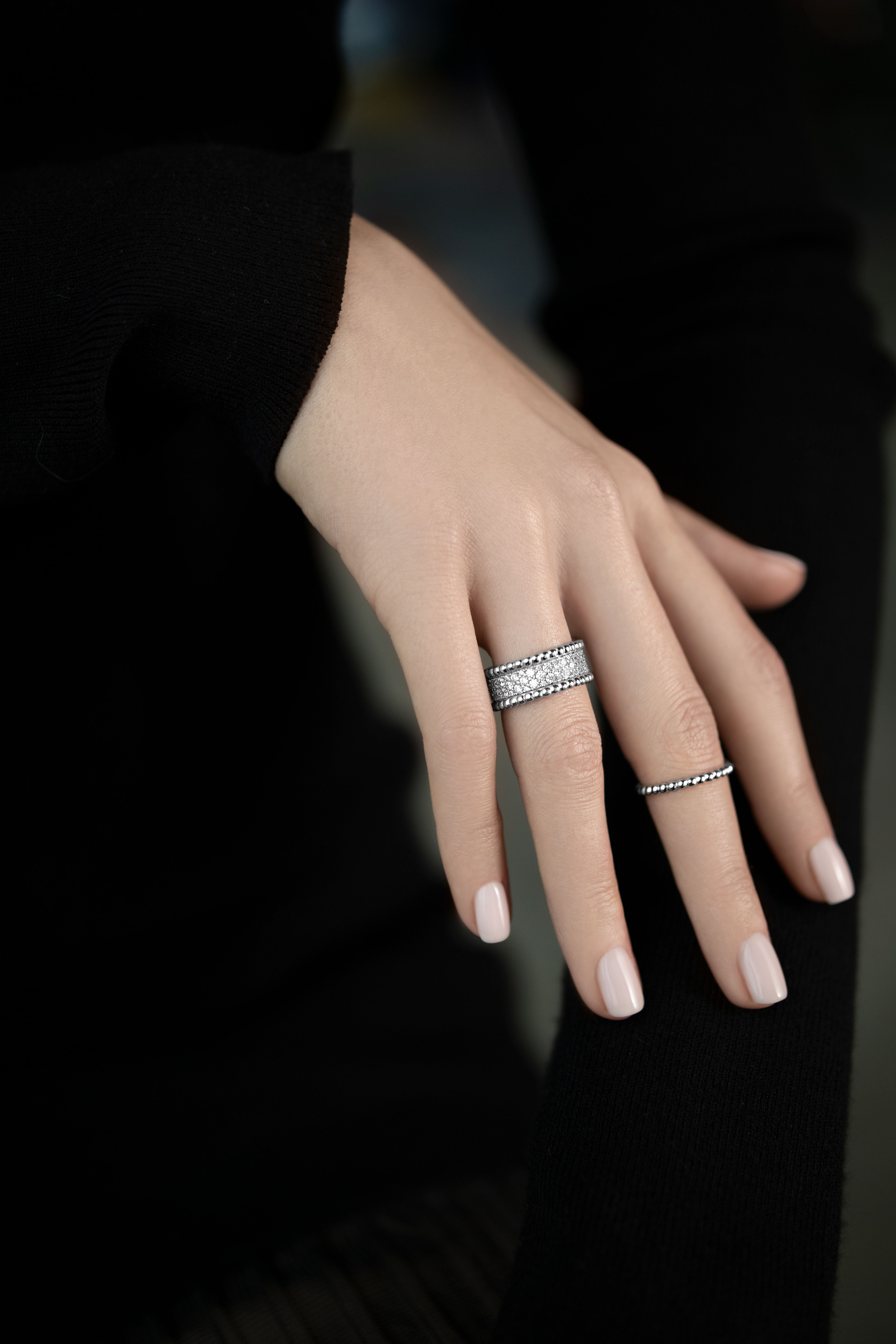 Кольца: Простое кольцо с шариками можно купить в ювелирном гардеробе MOMNT (Momentsilver), интернет-магазине украшений из серебра. Серебро 925, родий. Артикул 