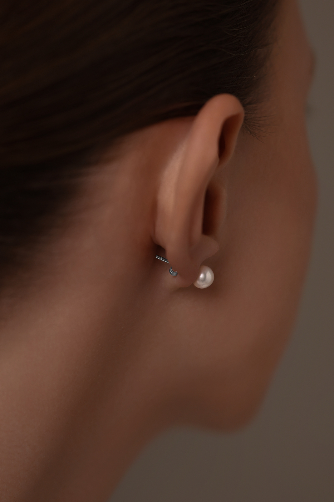 Серьги: Серьги-жакеты Прозрачность с жемчугом можно купить в ювелирном гардеробе MOMNT (Momentsilver), интернет-магазине украшений из серебра. Серебро 925, родий, вставки:куб.цирконий; жемчуг. Артикул 