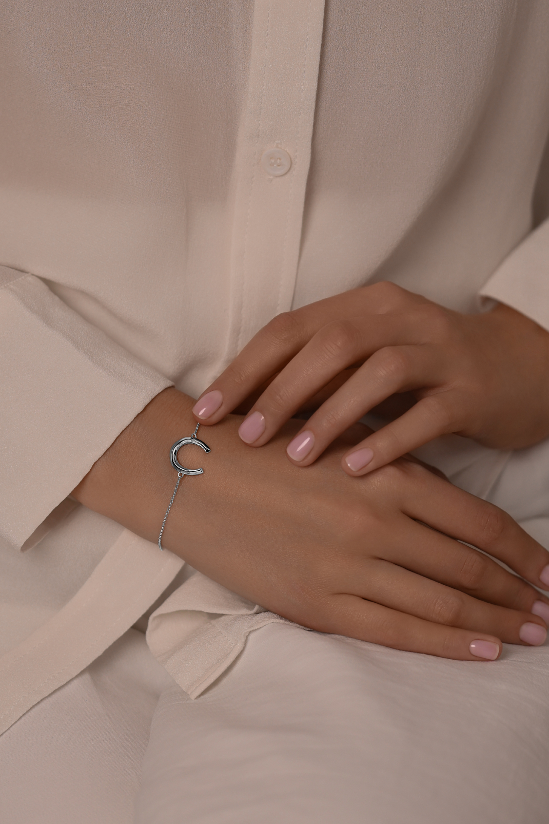 Браслеты: Браслет Подкова можно купить в ювелирном гардеробе MOMNT (Momentsilver), интернет-магазине украшений из серебра. Серебро 925, родий.. Артикул 