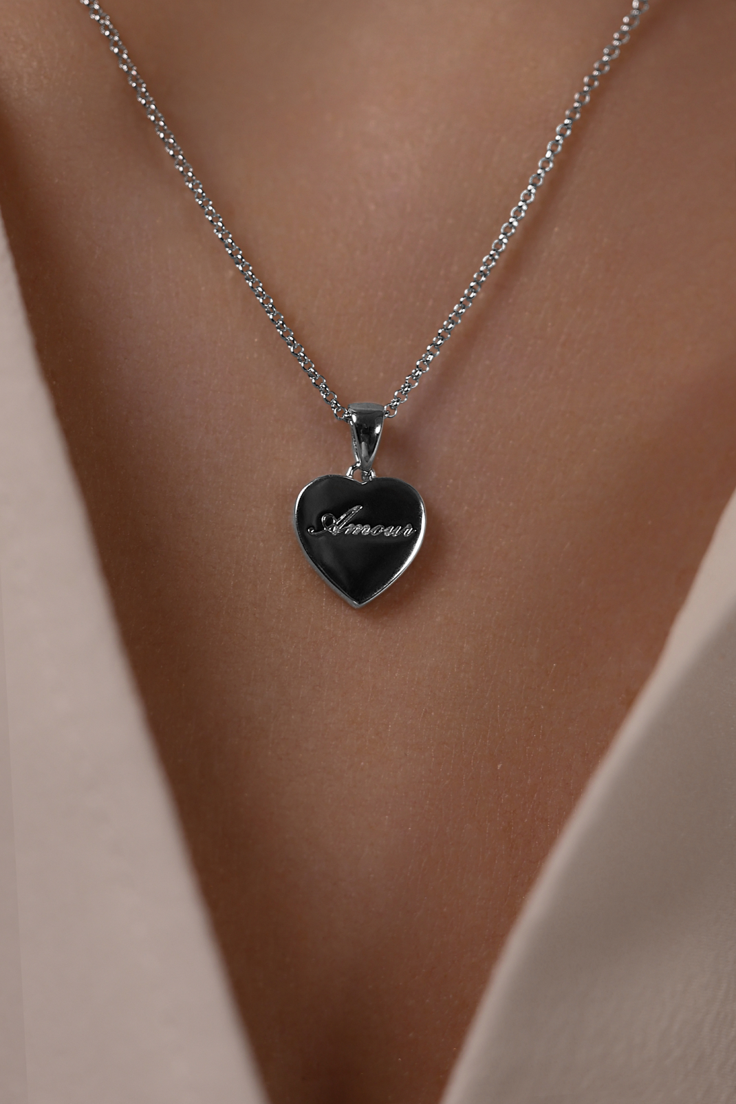 Колье: Колье Сердце с розовым перламутром можно купить в ювелирном гардеробе MOMNT (Momentsilver), интернет-магазине украшений из серебра. Серебро 925, родий. Вствки: перламутр. Артикул 