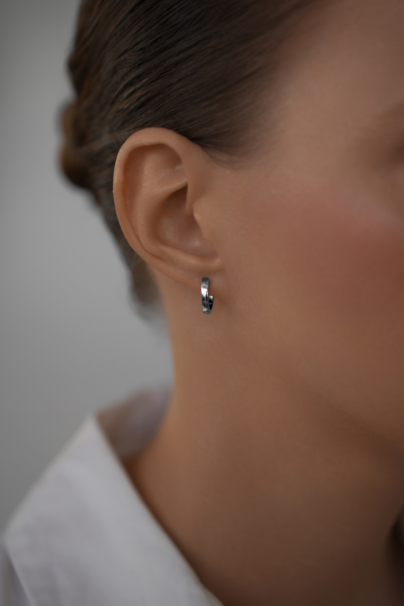 Серьги: Серьги-кольца Круги можно купить в ювелирном гардеробе MOMNT (Momentsilver), интернет-магазине украшений из серебра. Серебро 925, родий. Артикул 