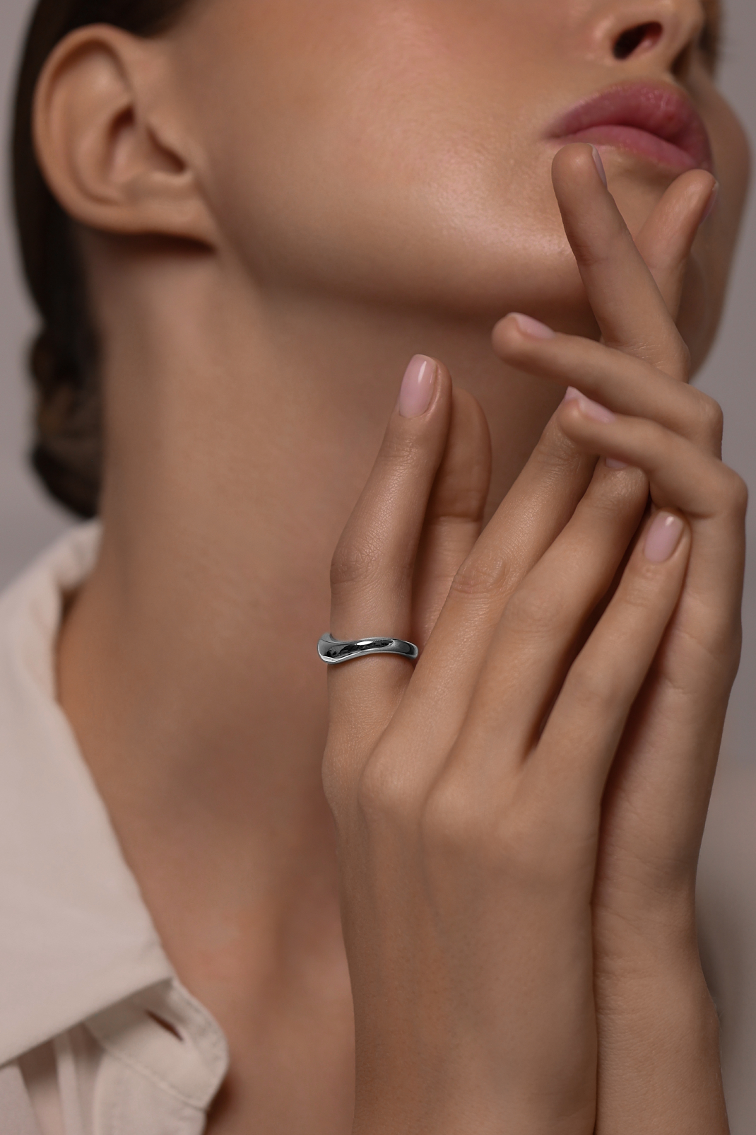 Кольца: Кольцо Волна можно купить в ювелирном гардеробе MOMNT (Momentsilver), интернет-магазине украшений из серебра. Серебро 925,родий.. Артикул 