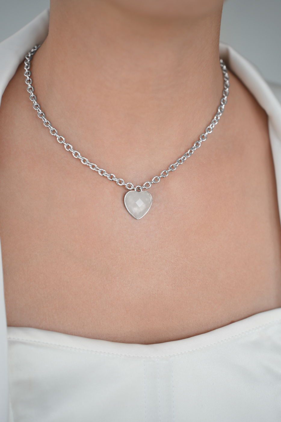 Колье: Колье сердце с розовым кварцем можно купить в ювелирном гардеробе MOMNT (Momentsilver), интернет-магазине украшений из серебра. Серебро 925, родий, вставки куб. цирконий. Артикул 