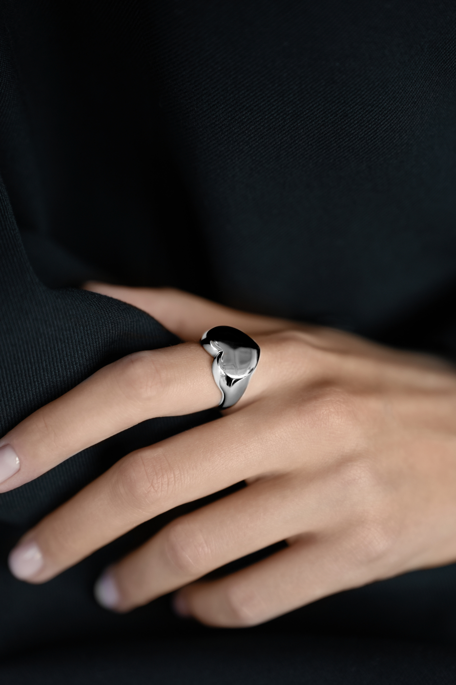 Кольца: Кольцо Раздутые чувства можно купить в ювелирном гардеробе MOMNT (Momentsilver), интернет-магазине украшений из серебра. Серебро 925, родий. Артикул 