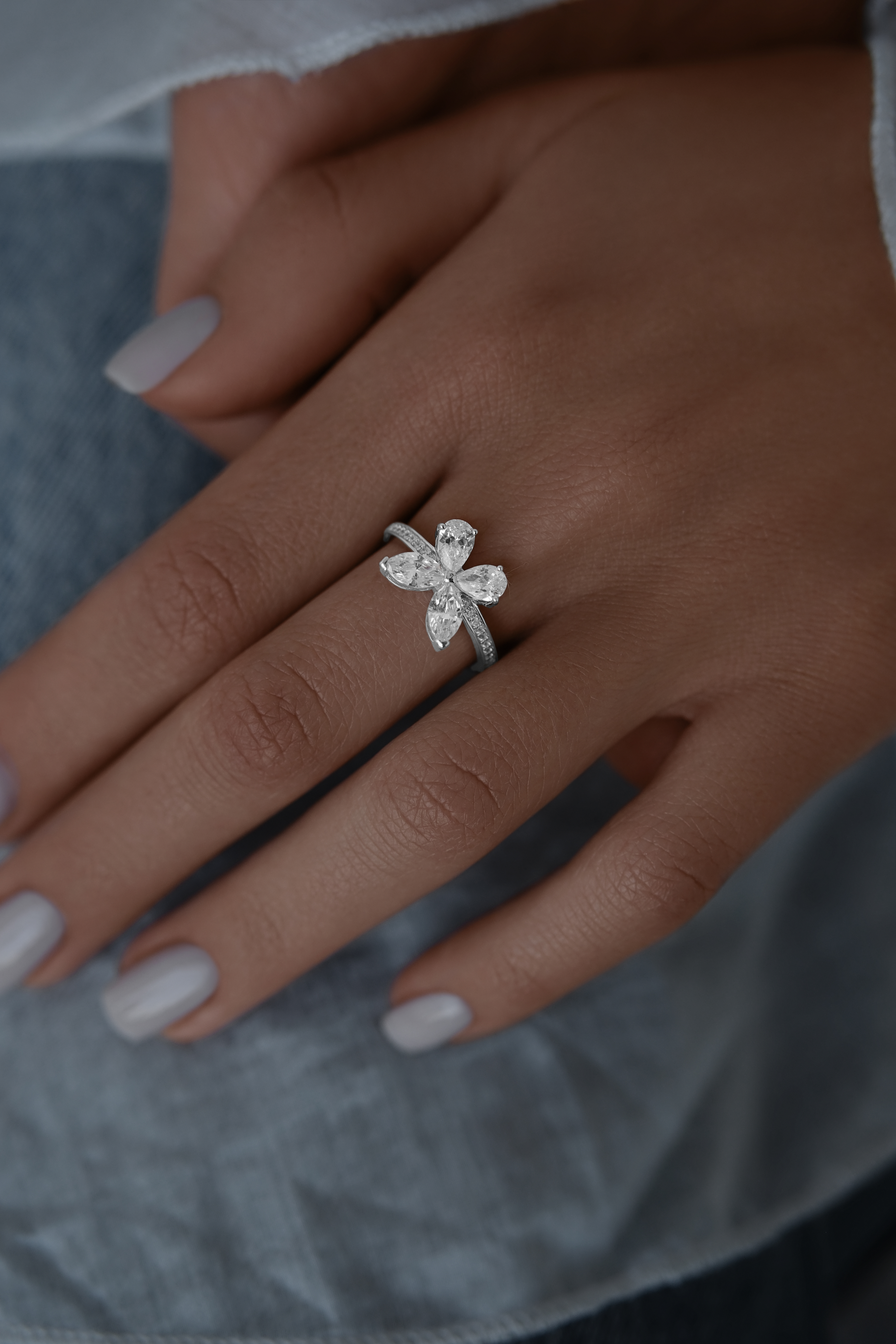 Кольца: Кольцо Бабочка можно купить в ювелирном гардеробе MOMNT (Momentsilver), интернет-магазине украшений из серебра. Серебро 925,родий. Вставки: куб.цирконий. Артикул 