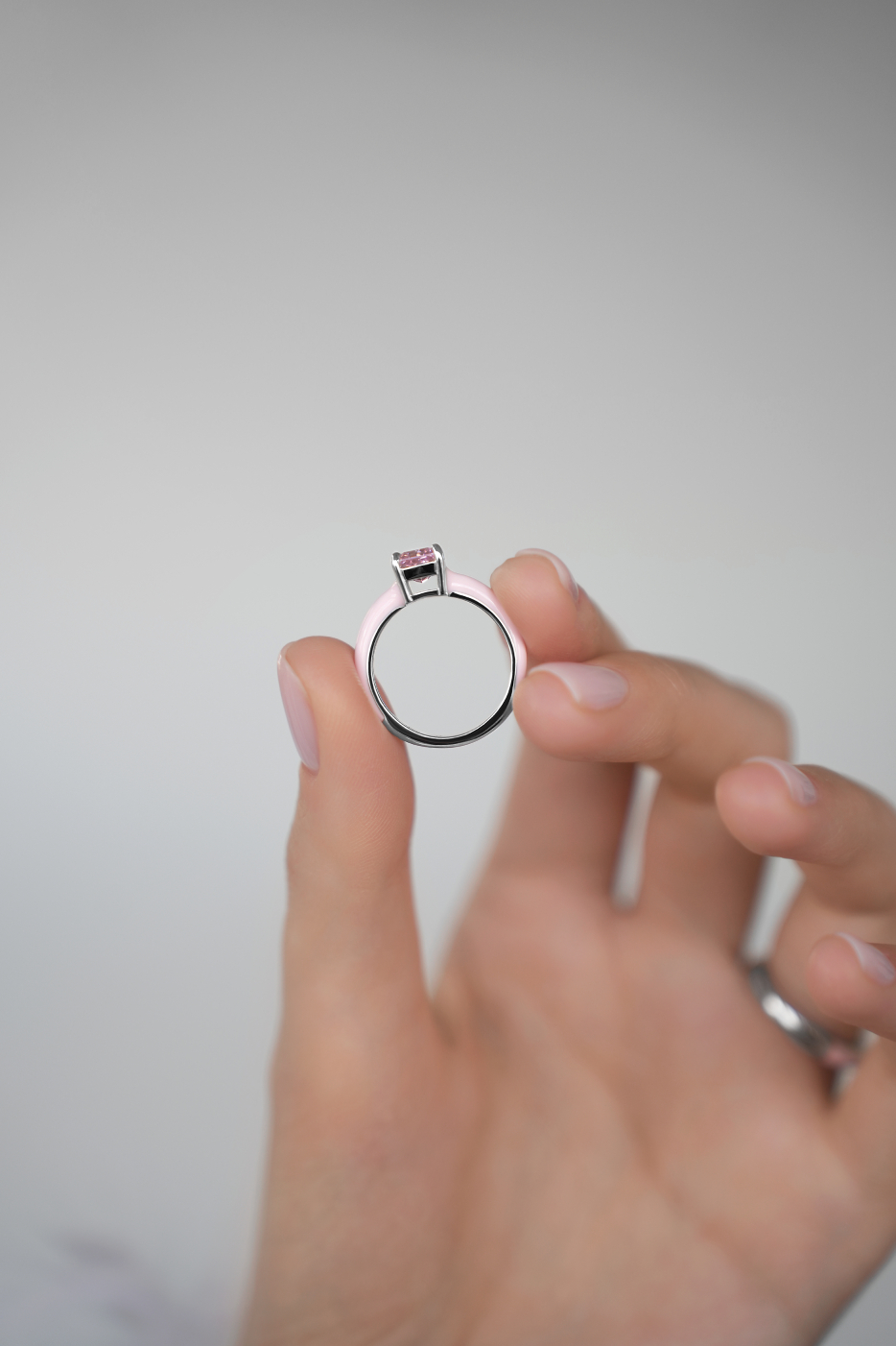 Кольца: Кольцо Клубничный пломбир можно купить в ювелирном гардеробе MOMNT (Momentsilver), интернет-магазине украшений из серебра. Серебро 925, родий. Артикул 